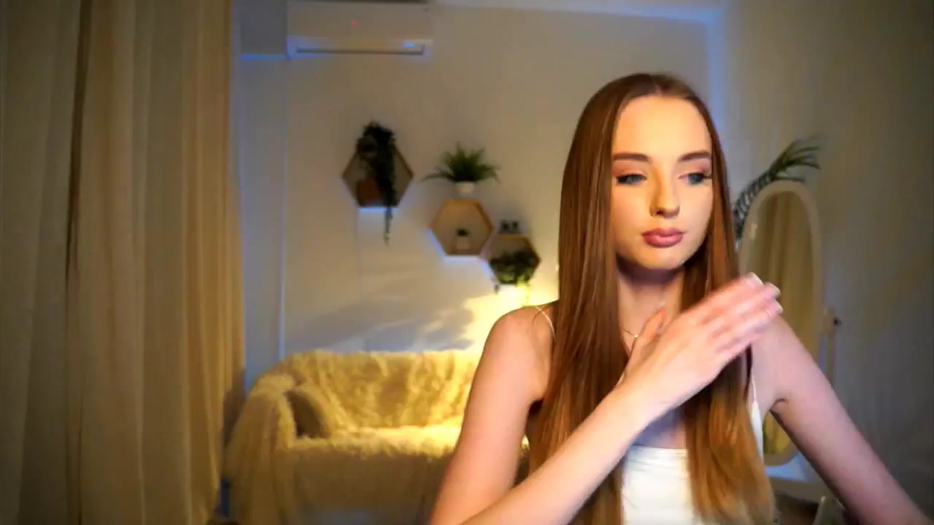 Gallery image thumbnail from petitegonwild's myfreecams stream on, 01/09/2025, 19:39 image 10 of 20