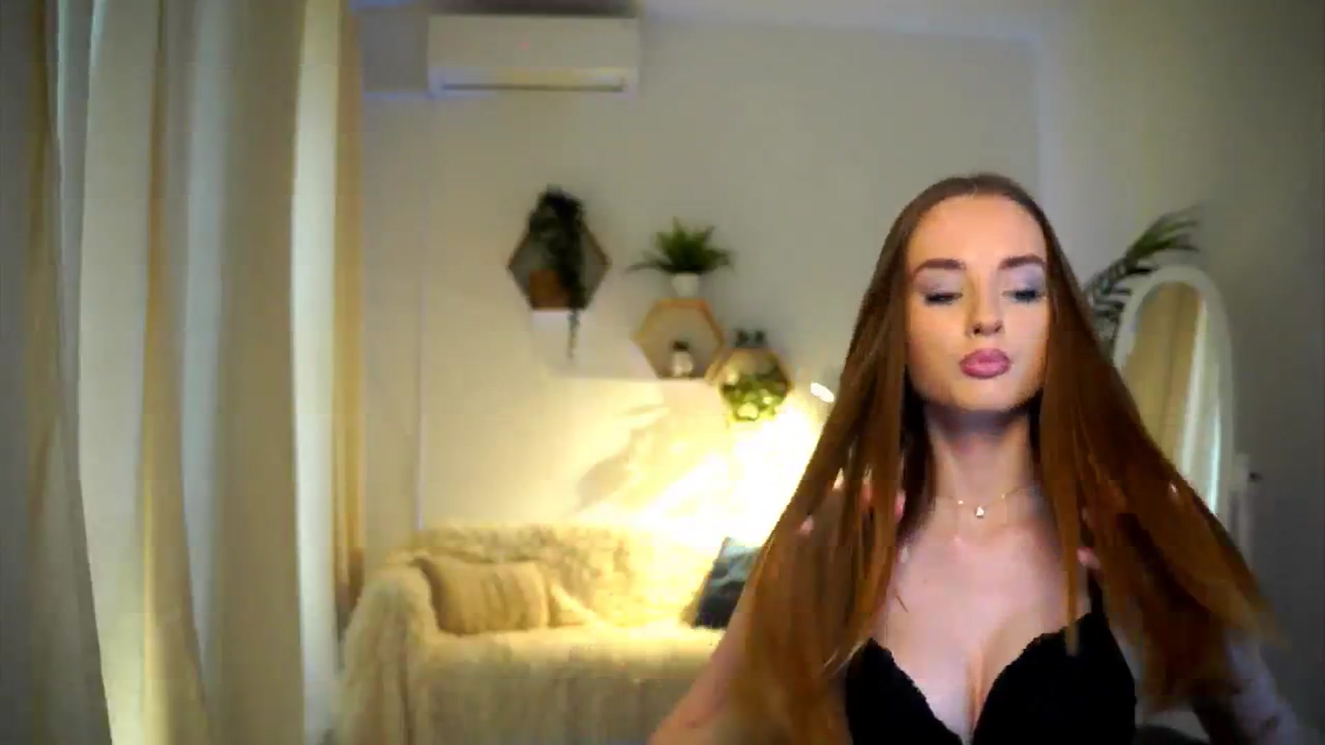 Gallery image thumbnail from petitegonwild's myfreecams stream on, 01/12/2025, 14:17 image 2 of 20