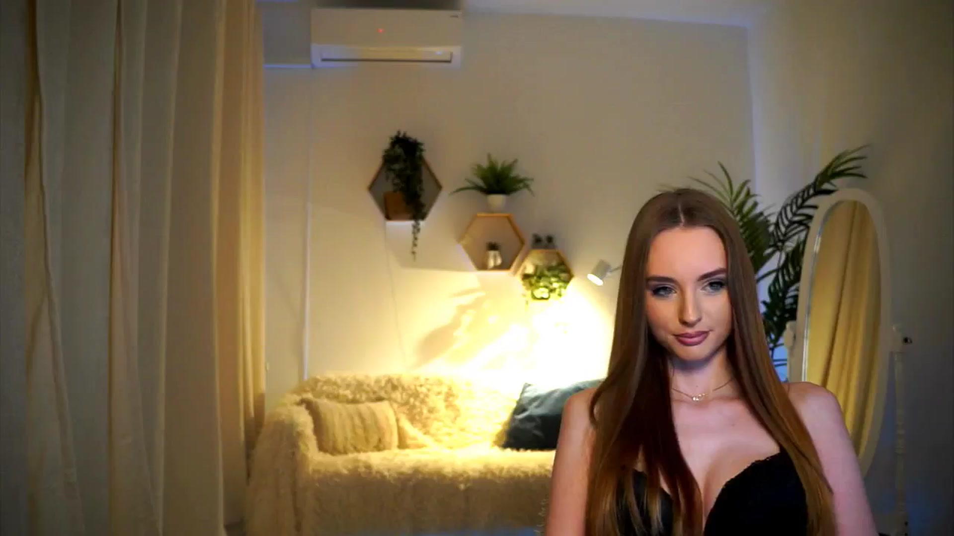 Gallery image thumbnail from petitegonwild's myfreecams stream on, 01/12/2025, 15:37 image 1 of 20