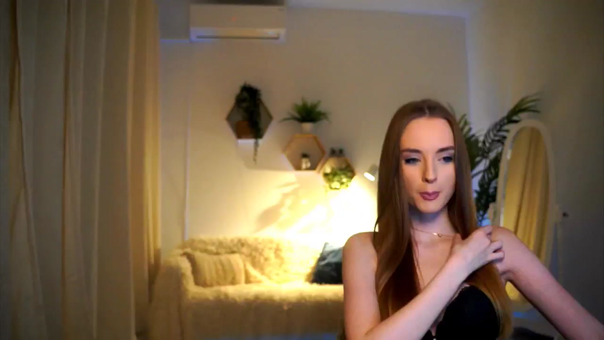 Gallery image thumbnail from petitegonwild's myfreecams stream on, 01/12/2025, 17:25 image 17 of 20