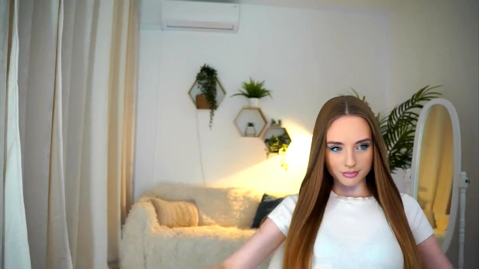 Gallery image thumbnail from petitegonwild's myfreecams stream on, 01/13/2025, 09:28 image 11 of 20