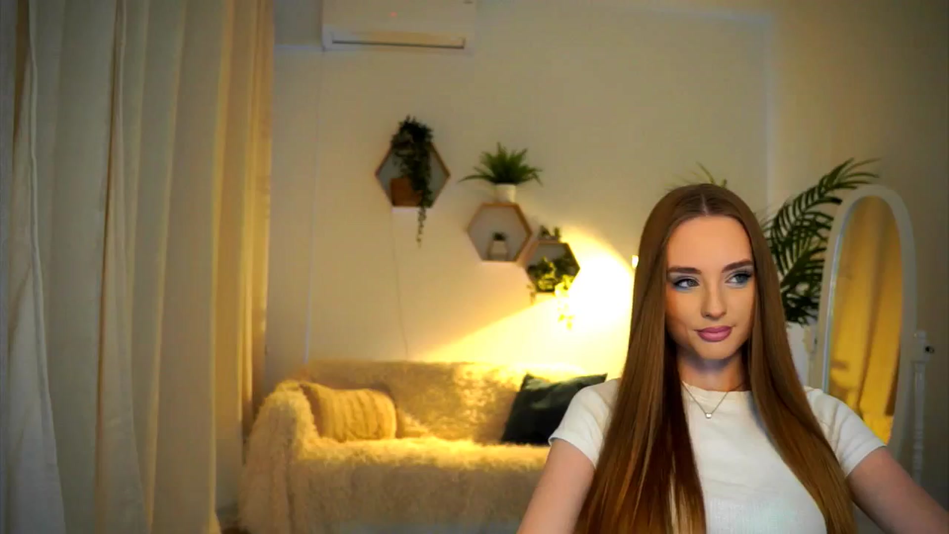 Gallery image thumbnail from petitegonwild's myfreecams stream on, 01/13/2025, 09:28 image 4 of 20