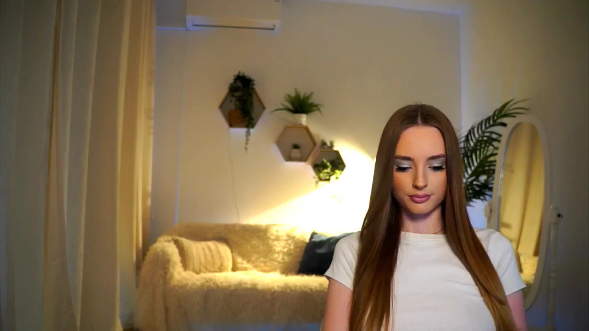 Gallery image thumbnail from petitegonwild's myfreecams stream on, 01/13/2025, 10:39 image 18 of 20