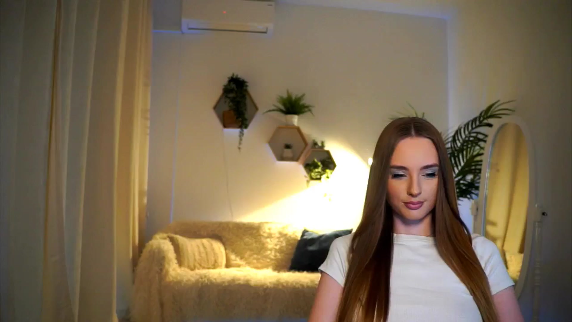 Gallery image thumbnail from petitegonwild's myfreecams stream on, 01/13/2025, 10:39 image 3 of 20