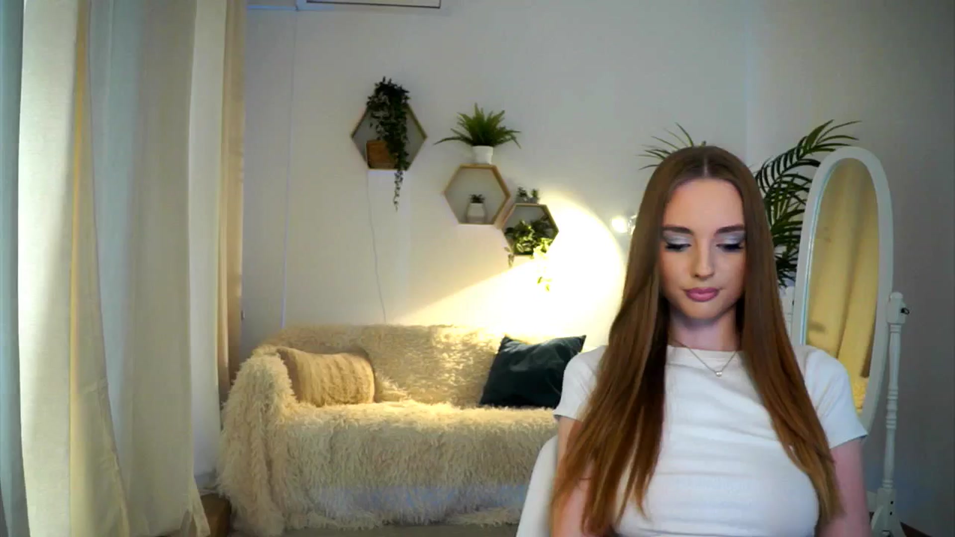 Gallery image thumbnail from petitegonwild's myfreecams stream on, 01/13/2025, 12:04 image 12 of 20