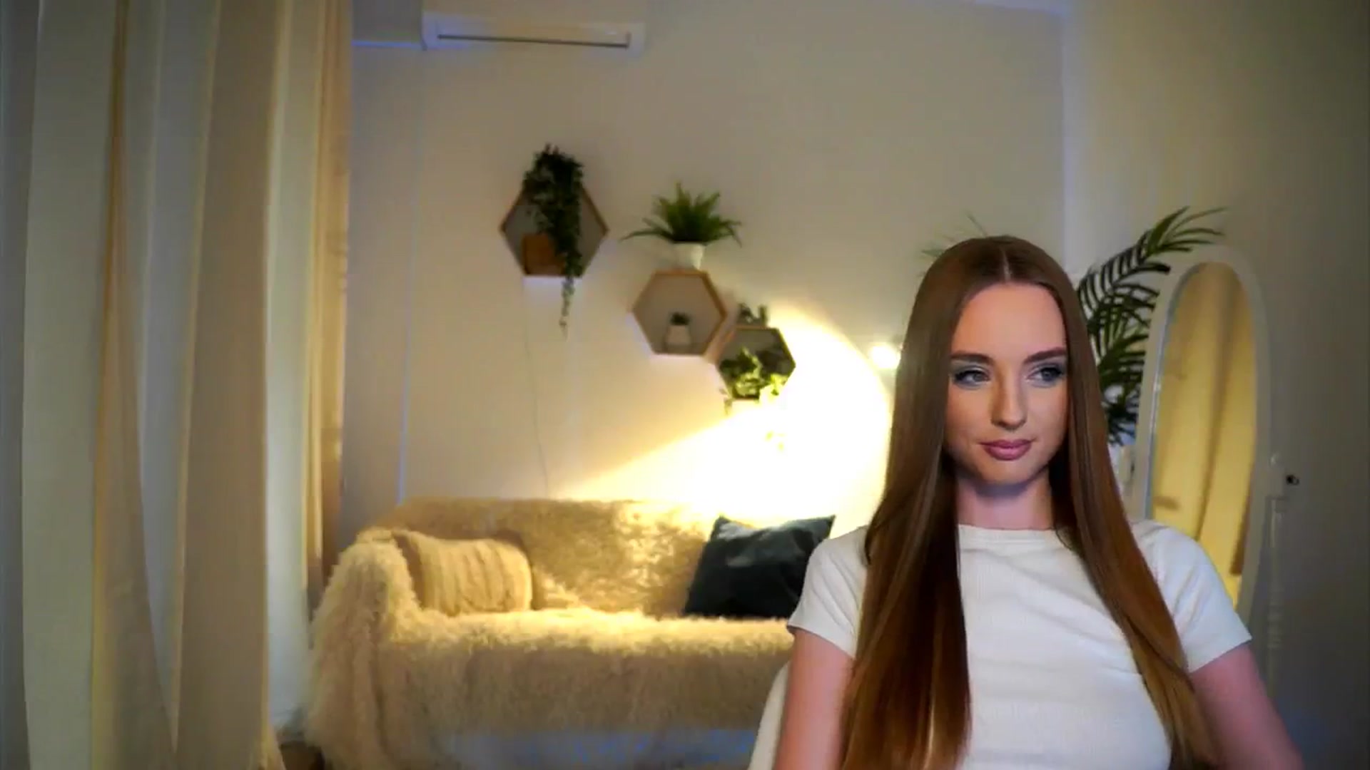 Gallery image thumbnail from petitegonwild's myfreecams stream on, 01/13/2025, 12:51 image 10 of 20