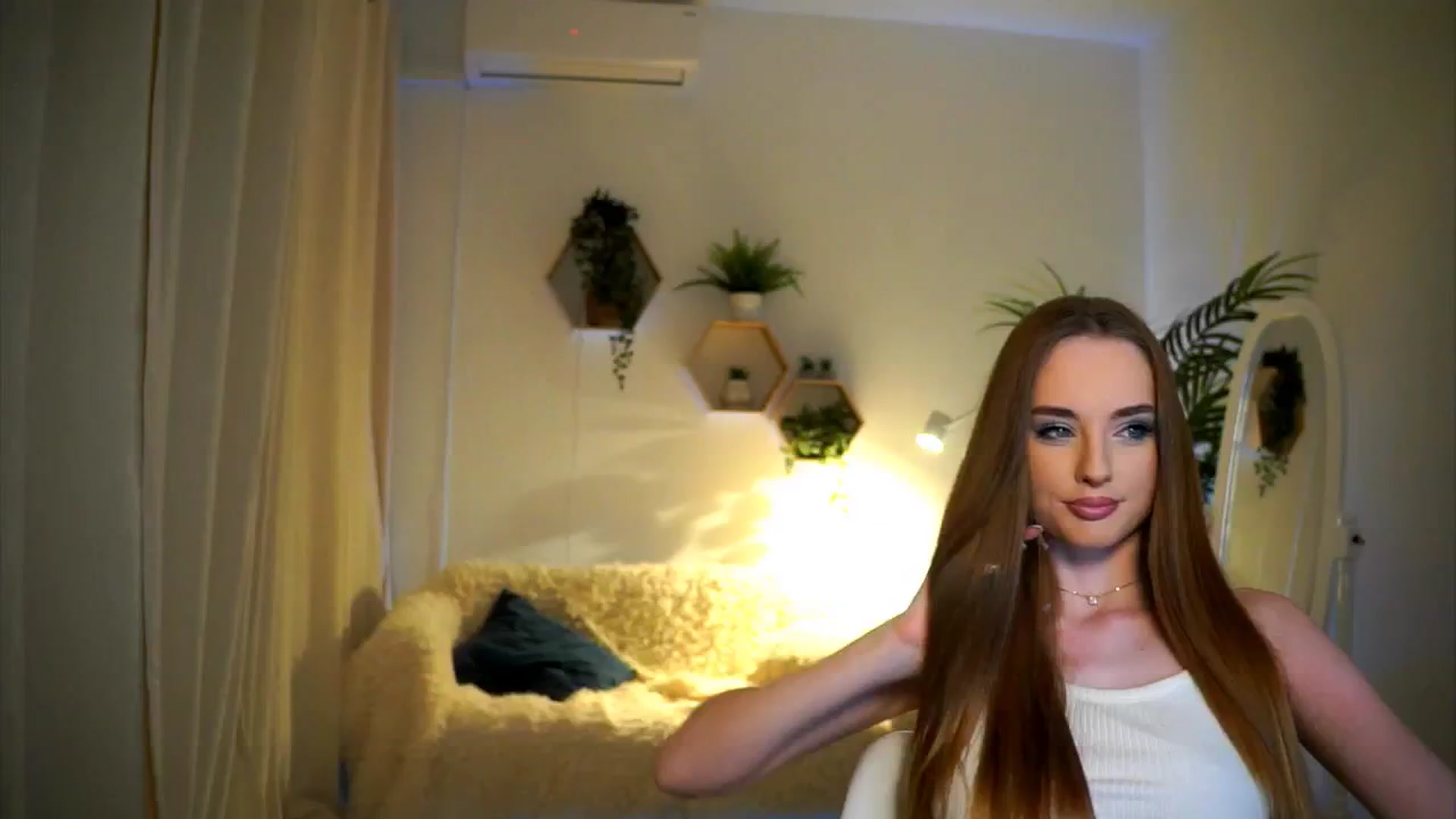 Gallery image thumbnail from petitegonwild's myfreecams stream on, 01/18/2025, 15:38 image 1 of 20