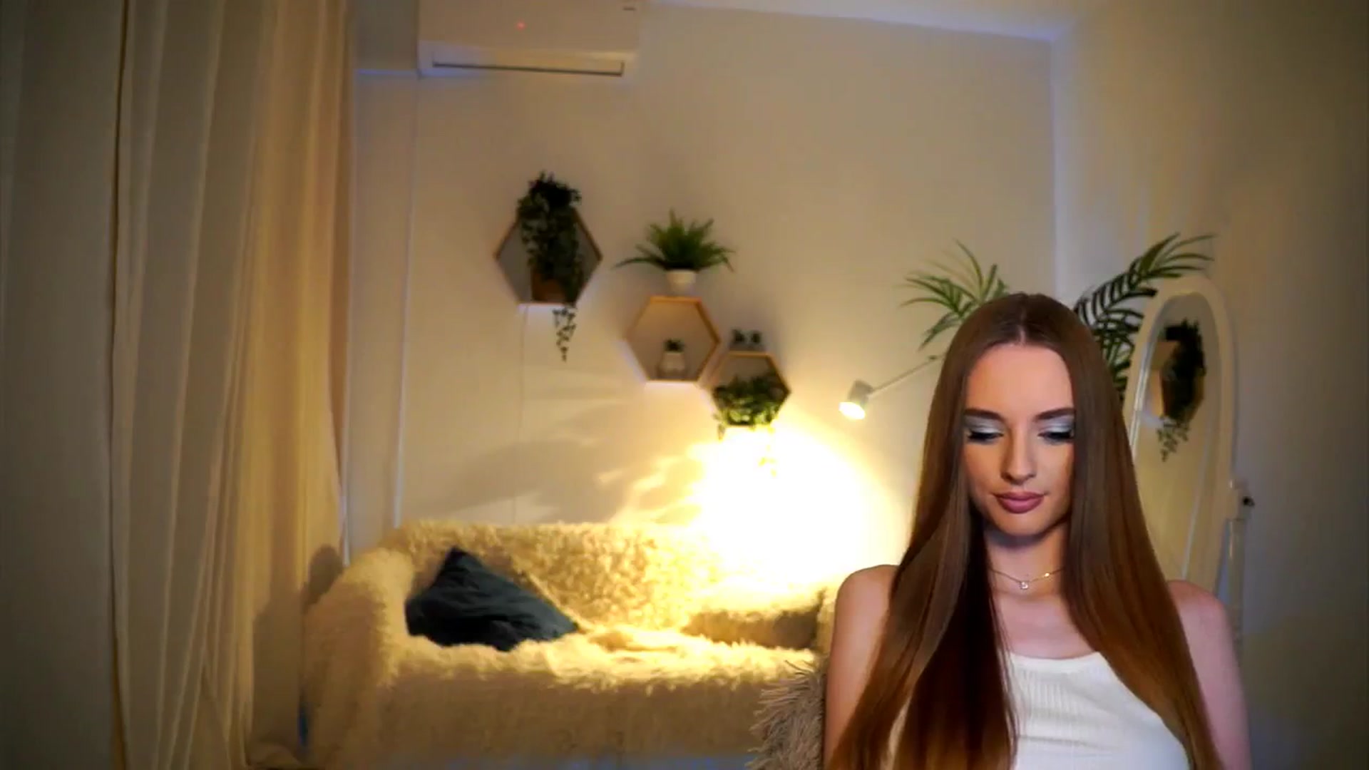 Gallery image thumbnail from petitegonwild's myfreecams stream on, 01/18/2025, 17:09 image 8 of 20