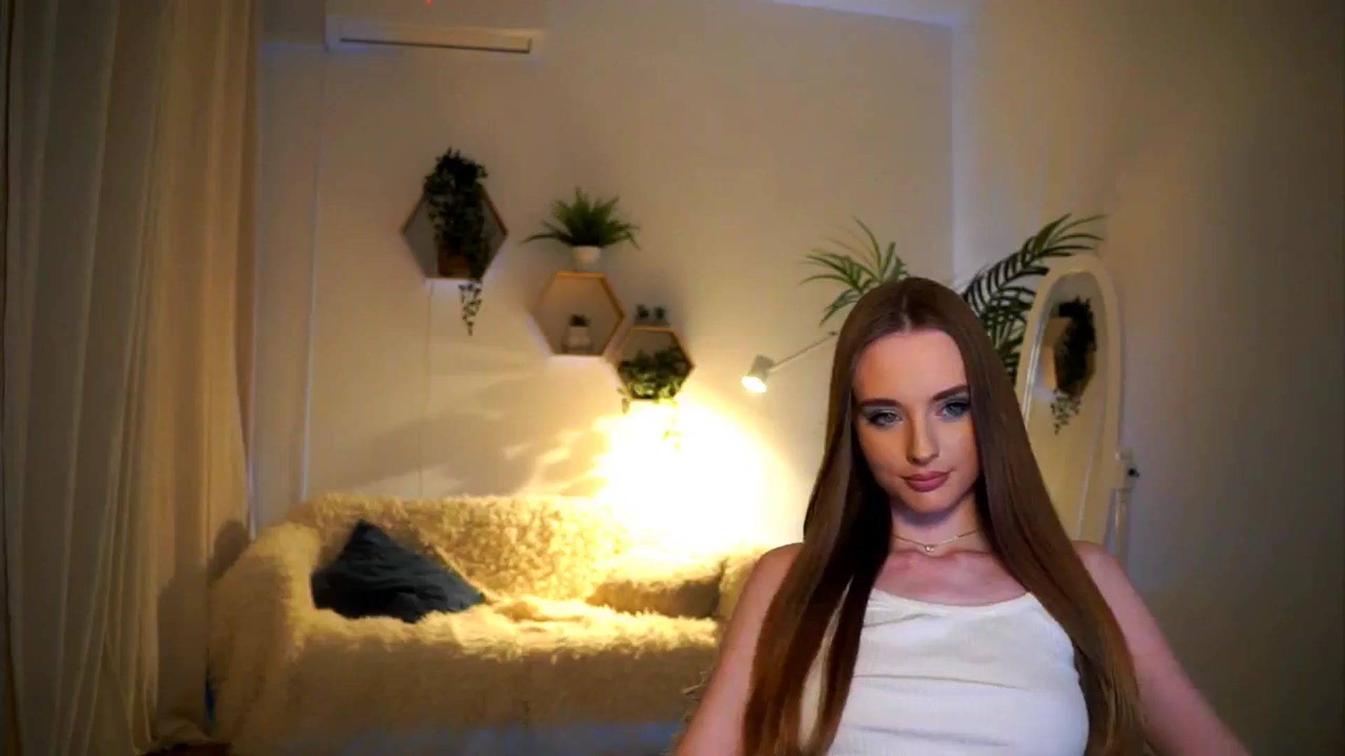 Gallery image thumbnail from petitegonwild's myfreecams stream on, 01/18/2025, 20:55 image 12 of 20