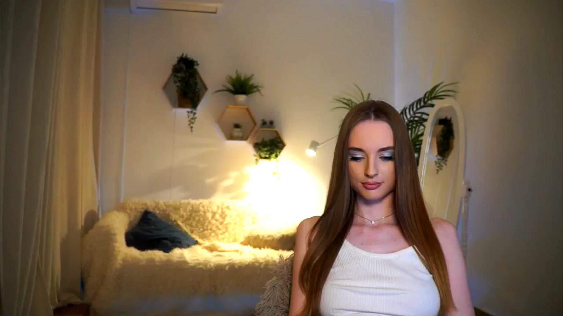 Gallery image thumbnail from petitegonwild's myfreecams stream on, 01/18/2025, 20:55 image 3 of 20