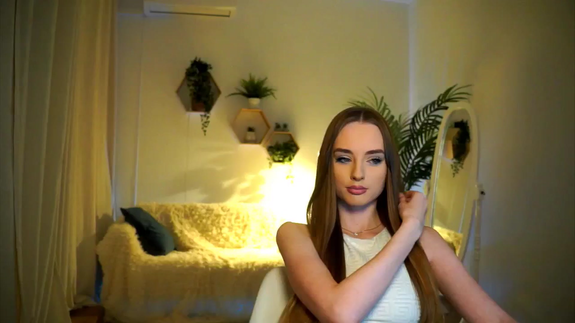 Gallery image thumbnail from petitegonwild's myfreecams stream on, 01/20/2025, 16:30 image 15 of 20