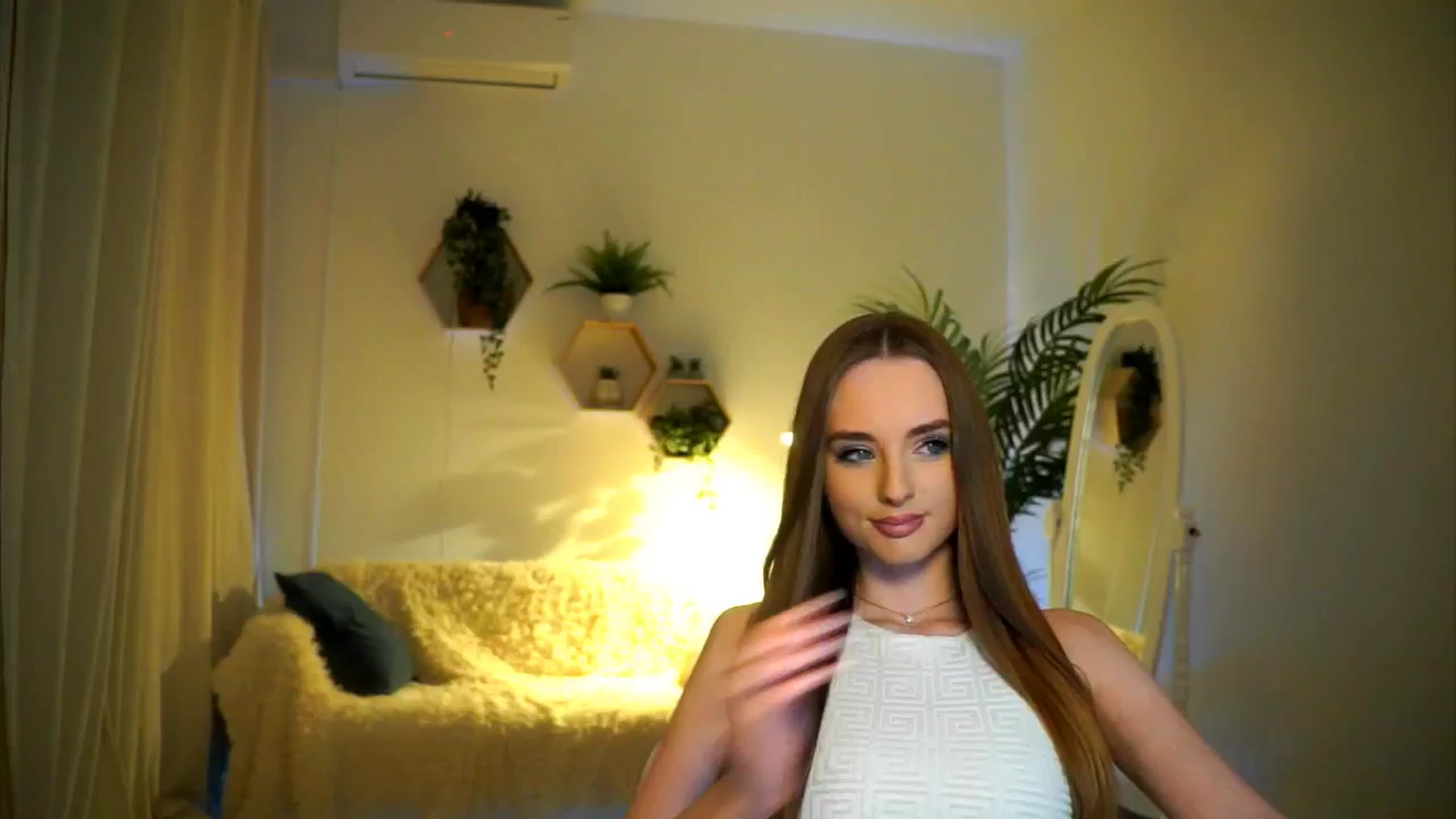 Gallery image thumbnail from petitegonwild's myfreecams stream on, 01/20/2025, 18:36 image 4 of 20