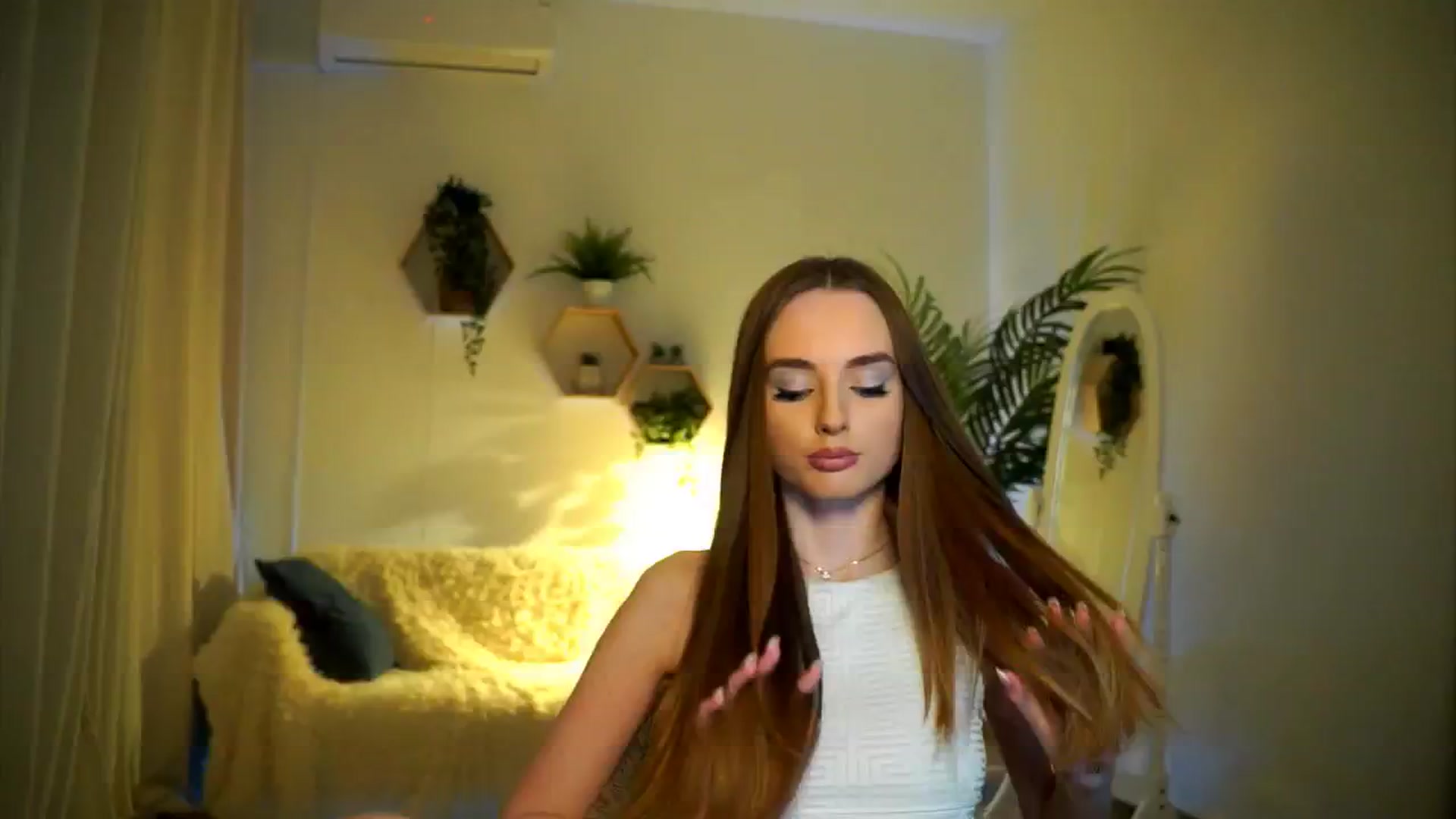 Gallery image thumbnail from petitegonwild's myfreecams stream on, 01/20/2025, 20:26 image 2 of 20