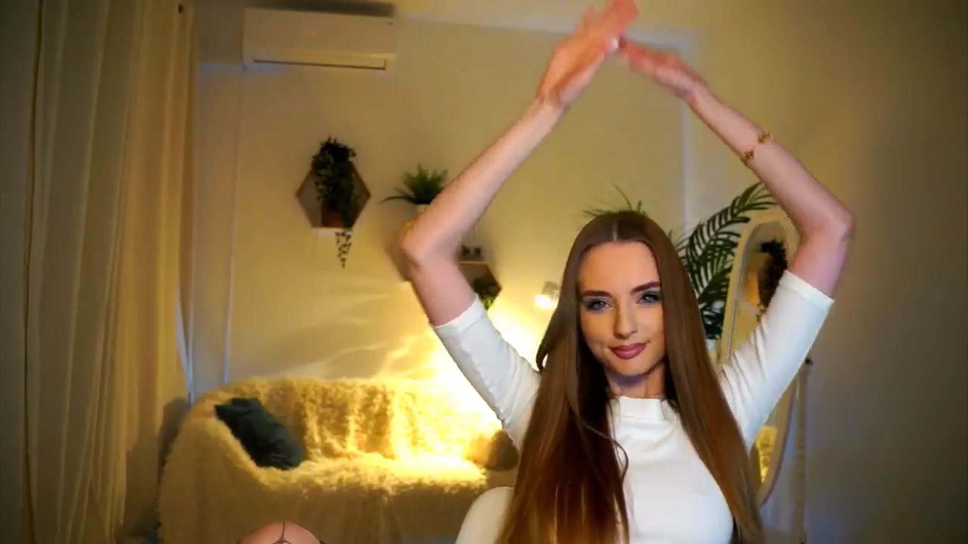 Gallery image thumbnail from petitegonwild's myfreecams stream on, 01/23/2025, 16:31 image 3 of 20