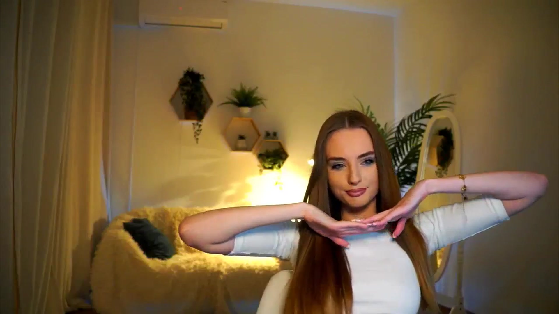 Gallery image thumbnail from petitegonwild's myfreecams stream on, 01/23/2025, 16:31 image 7 of 20