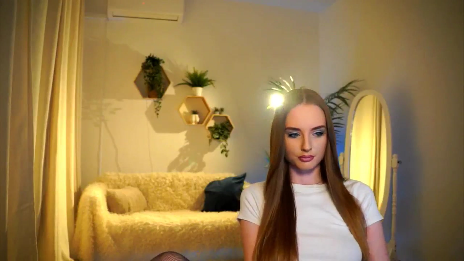 Gallery image thumbnail from petitegonwild's myfreecams stream on, 01/31/2025, 16:36 image 9 of 20