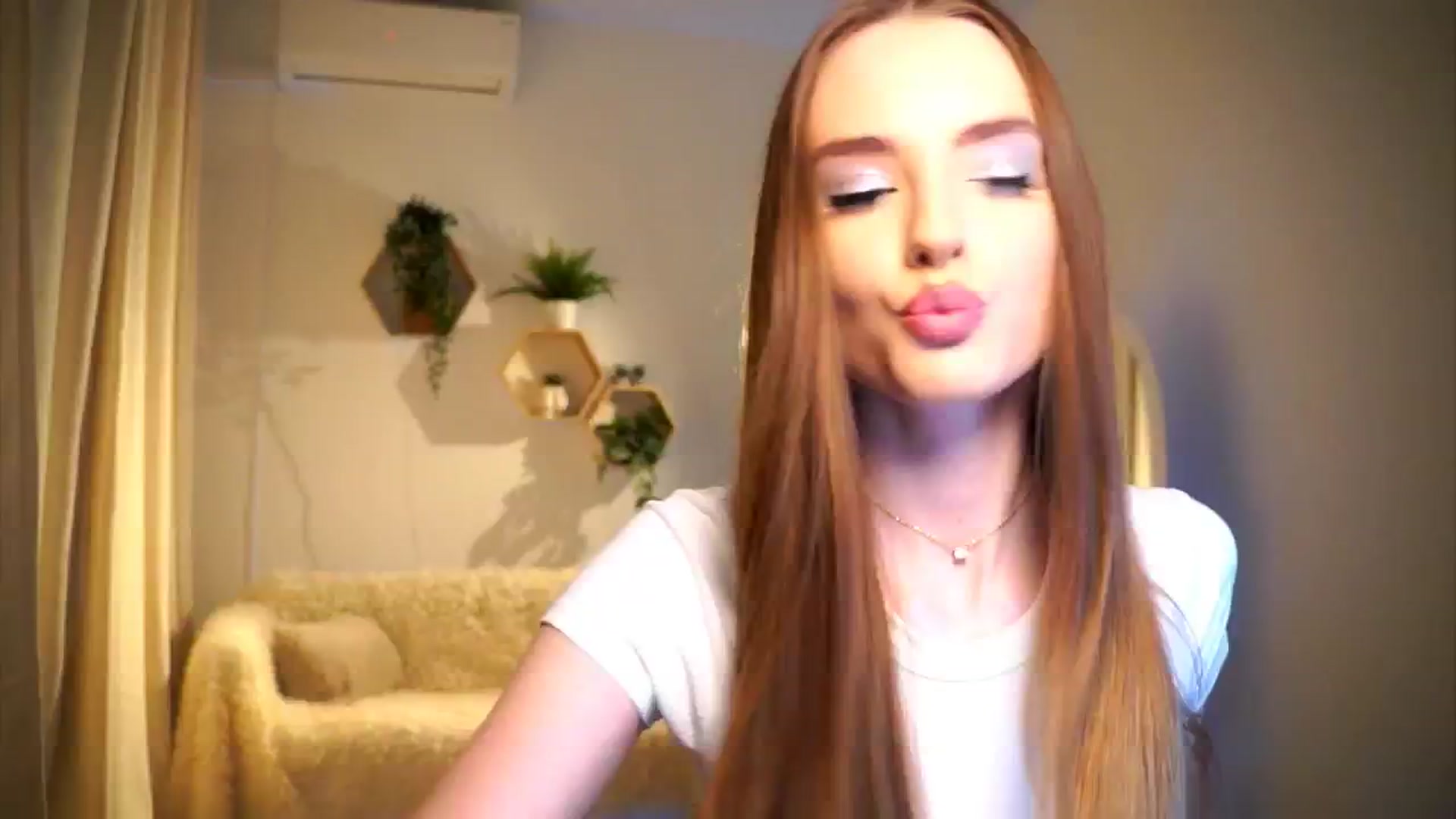 Gallery image thumbnail from petitegonwild's myfreecams stream on, 01/31/2025, 18:15 image 1 of 20