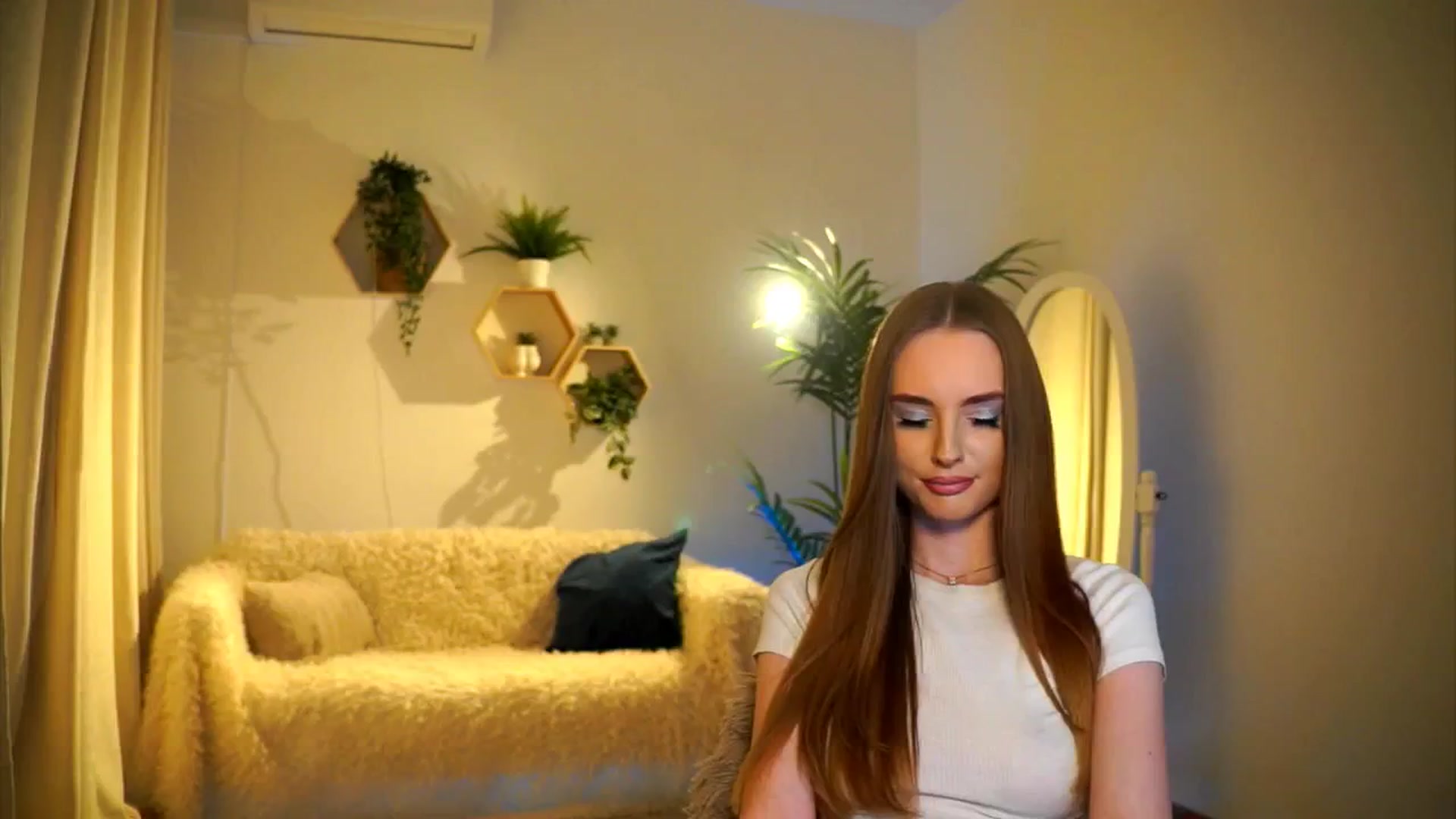 Gallery image thumbnail from petitegonwild's myfreecams stream on, 01/31/2025, 18:15 image 13 of 20