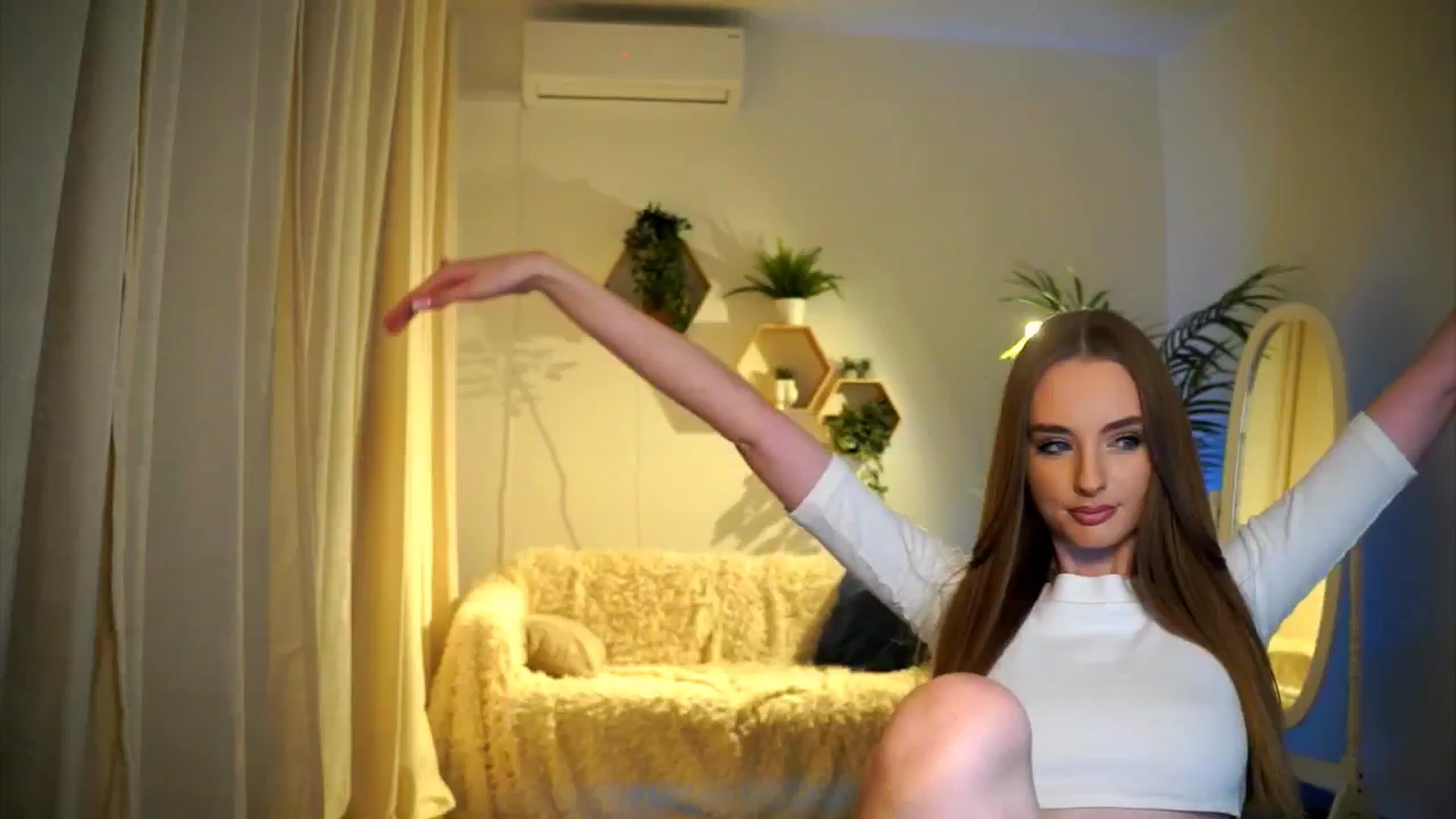 Gallery image thumbnail from petitegonwild's myfreecams stream on, 02/02/2025, 17:00 image 4 of 20