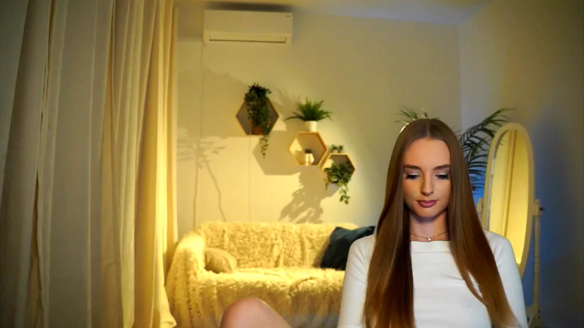 Gallery image thumbnail from petitegonwild's myfreecams stream on, 02/02/2025, 17:00 image 20 of 20