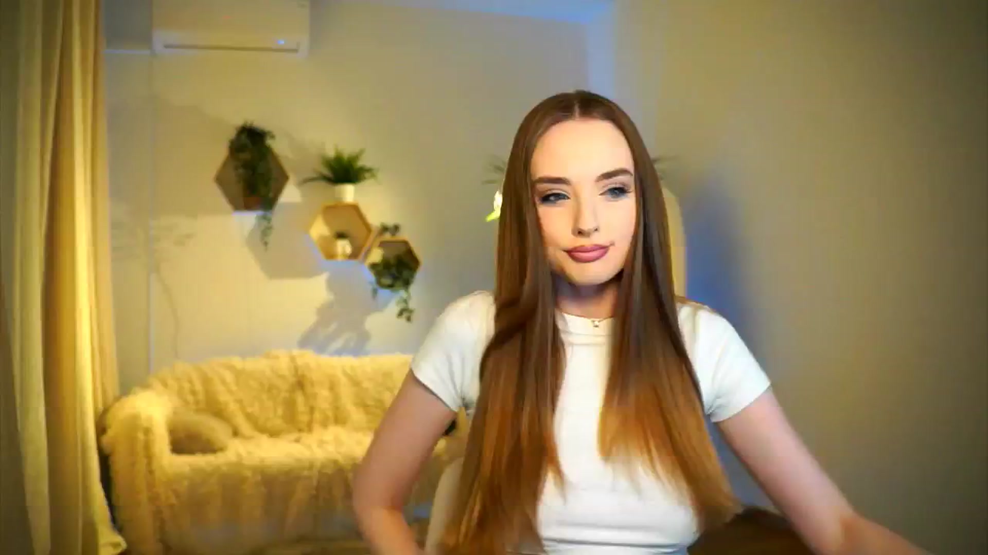 Gallery image thumbnail from petitegonwild's myfreecams stream on, 02/06/2025, 14:39 image 18 of 20