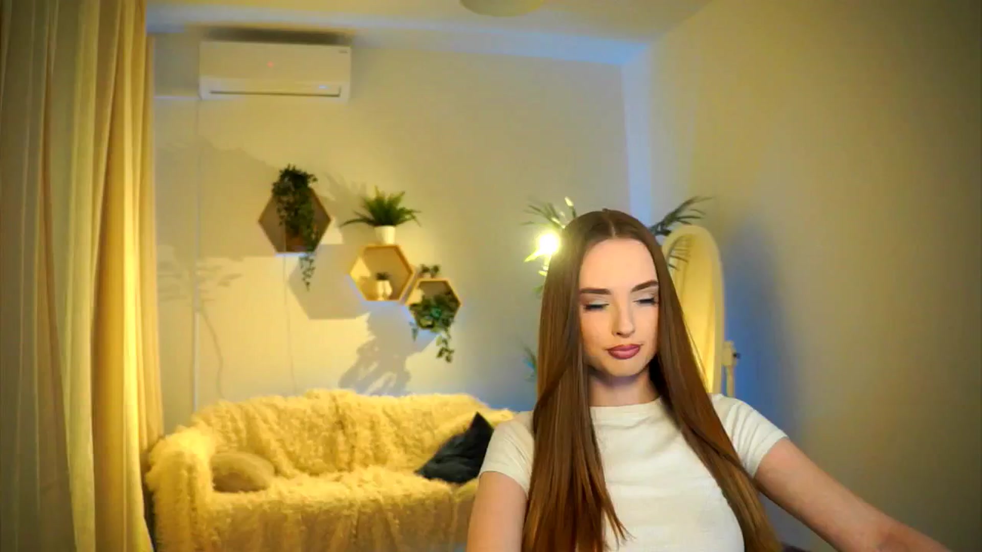 Gallery image thumbnail from petitegonwild's myfreecams stream on, 02/06/2025, 14:39 image 9 of 20