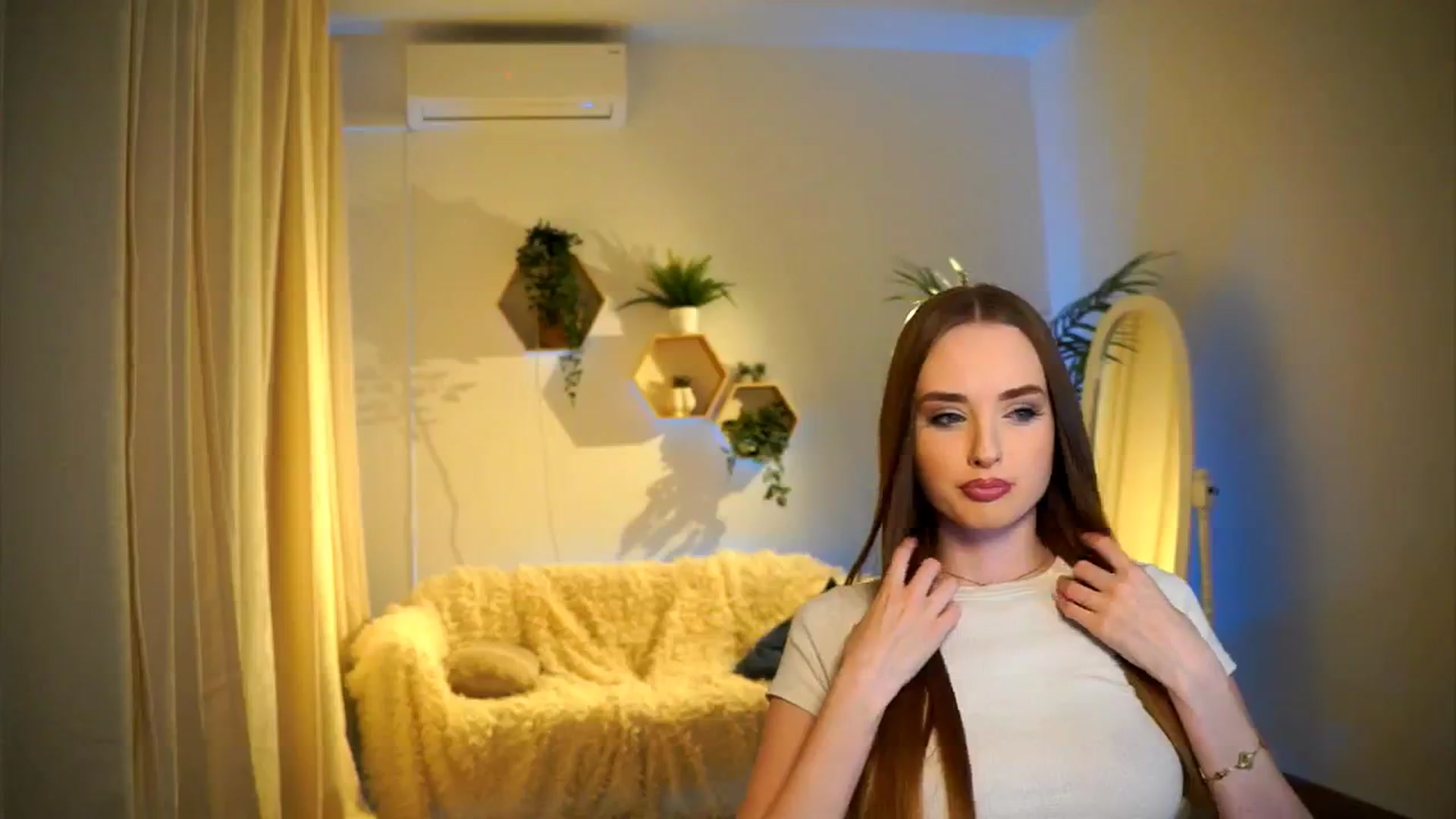 Gallery image thumbnail from petitegonwild's myfreecams stream on, 02/06/2025, 15:52 image 15 of 20