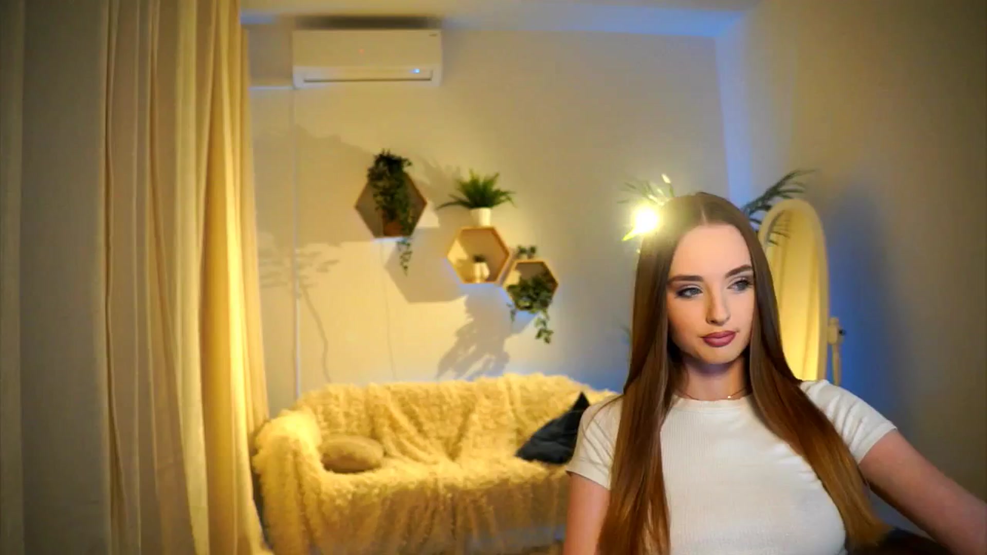 Gallery image thumbnail from petitegonwild's myfreecams stream on, 02/06/2025, 15:52 image 13 of 20