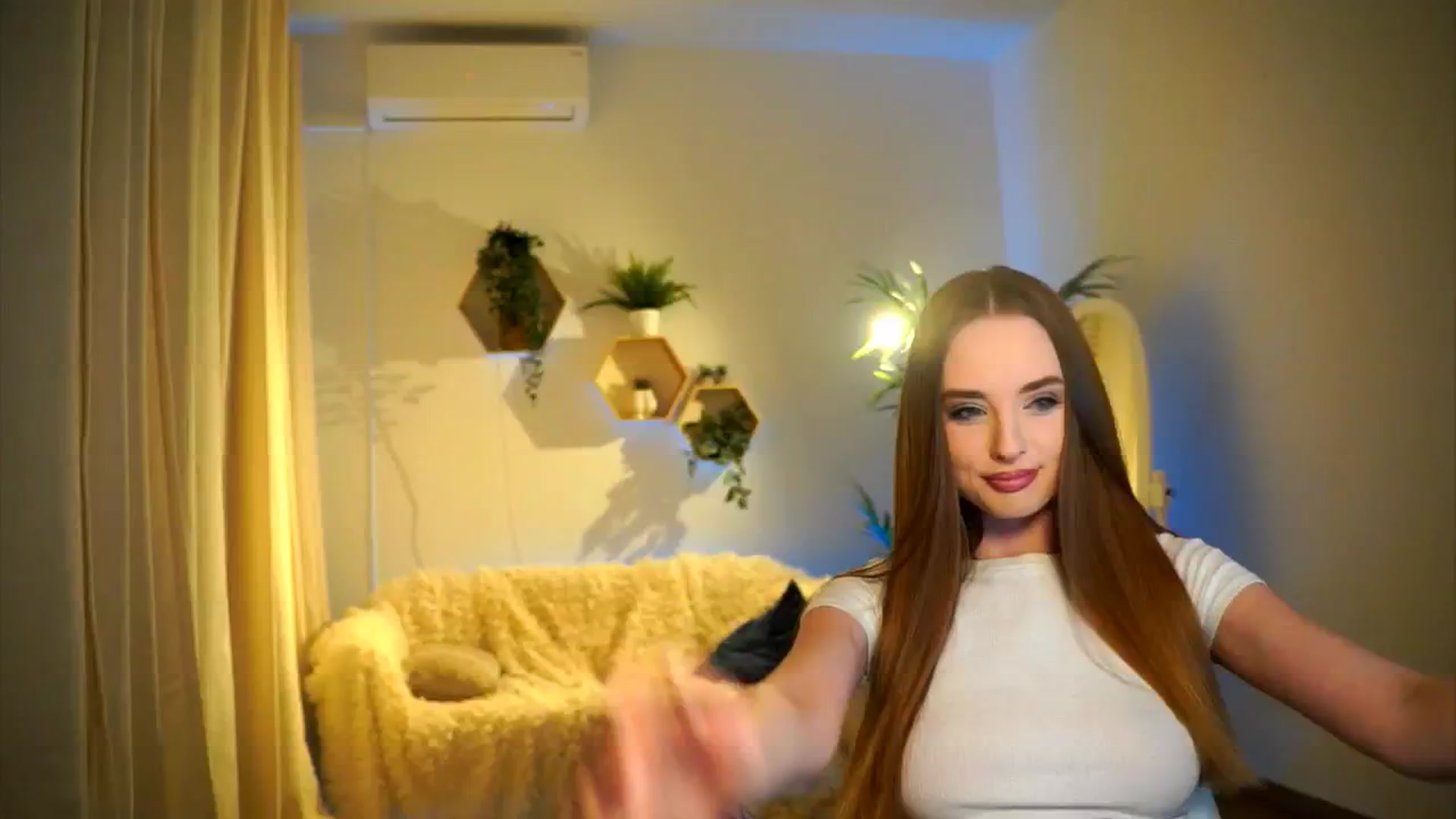 Gallery image thumbnail from petitegonwild's myfreecams stream on, 02/06/2025, 16:20 image 6 of 20