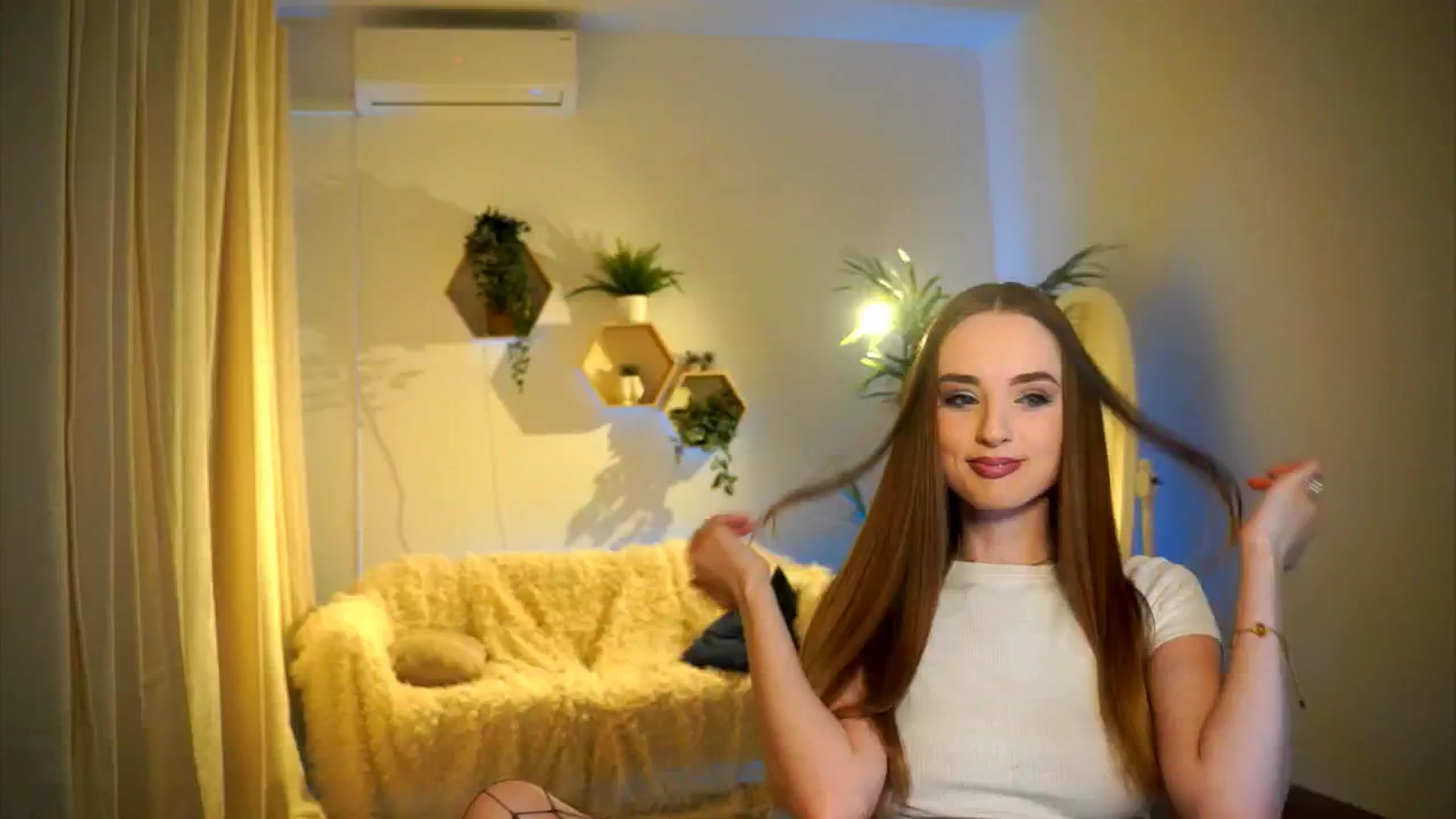 Gallery image thumbnail from petitegonwild's myfreecams stream on, 02/06/2025, 17:28 image 1 of 20