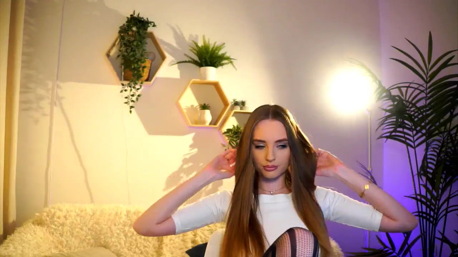 Gallery image thumbnail from petitegonwild's myfreecams stream on, 02/21/2025, 17:54 image 12 of 20