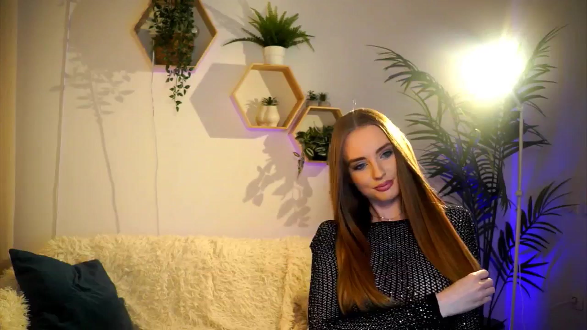 Gallery image thumbnail from petitegonwild's myfreecams stream on, 03/01/2025, 17:32 image 13 of 20