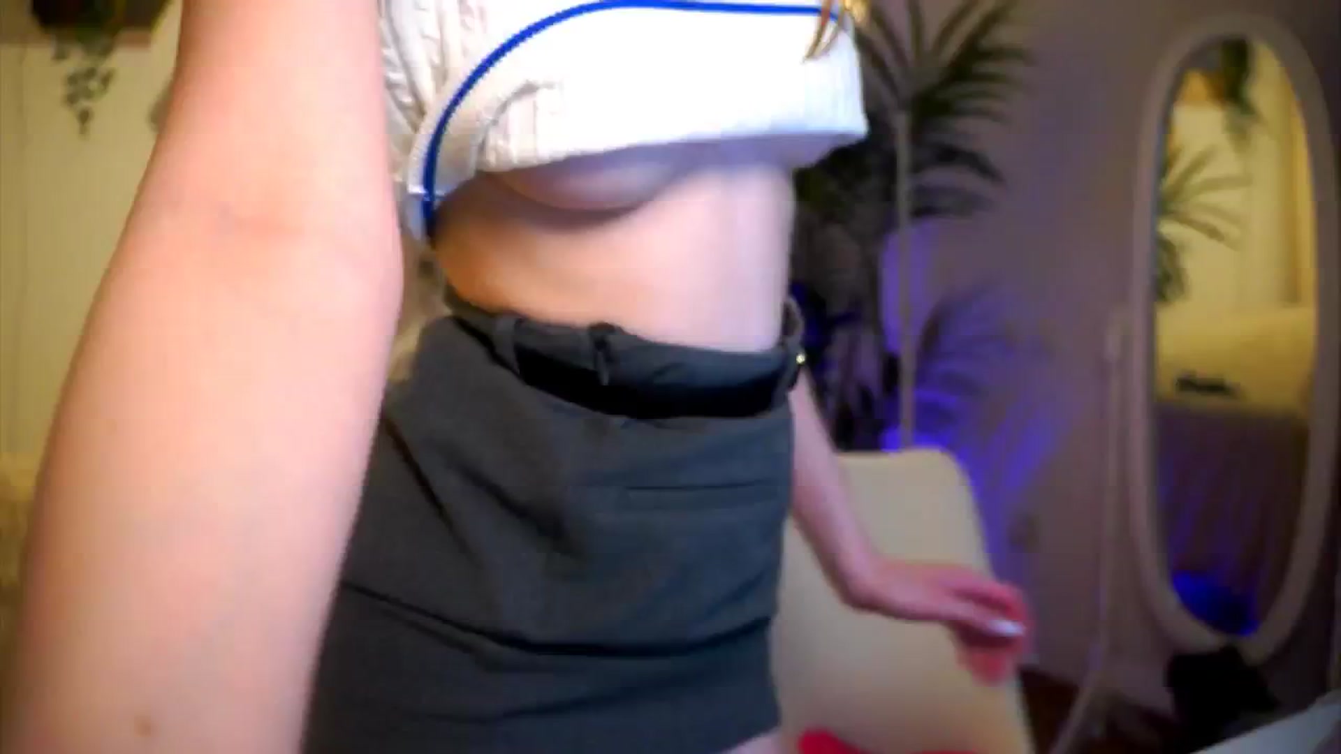 Gallery image thumbnail from petitegonwild's myfreecams stream on, 04/01/2025, 18:20 image 5 of 20