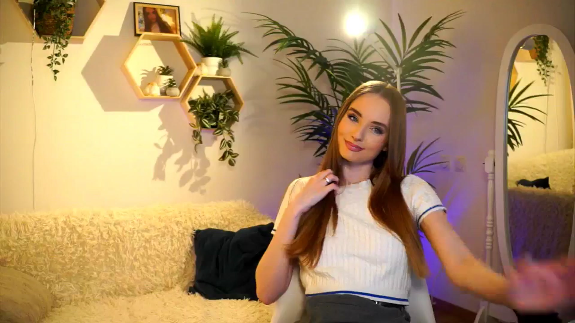 Gallery image thumbnail from petitegonwild's myfreecams stream on, 04/01/2025, 21:29 image 10 of 20