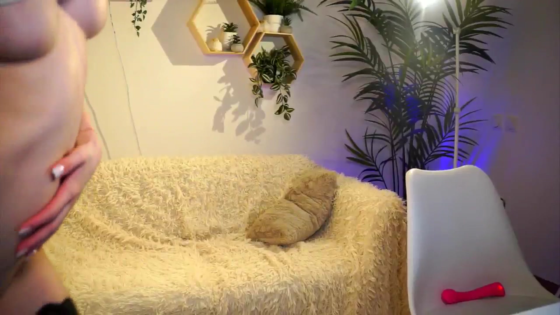 Gallery image thumbnail from petitegonwild's myfreecams stream on, 04/12/2025, 01:23 image 17 of 20