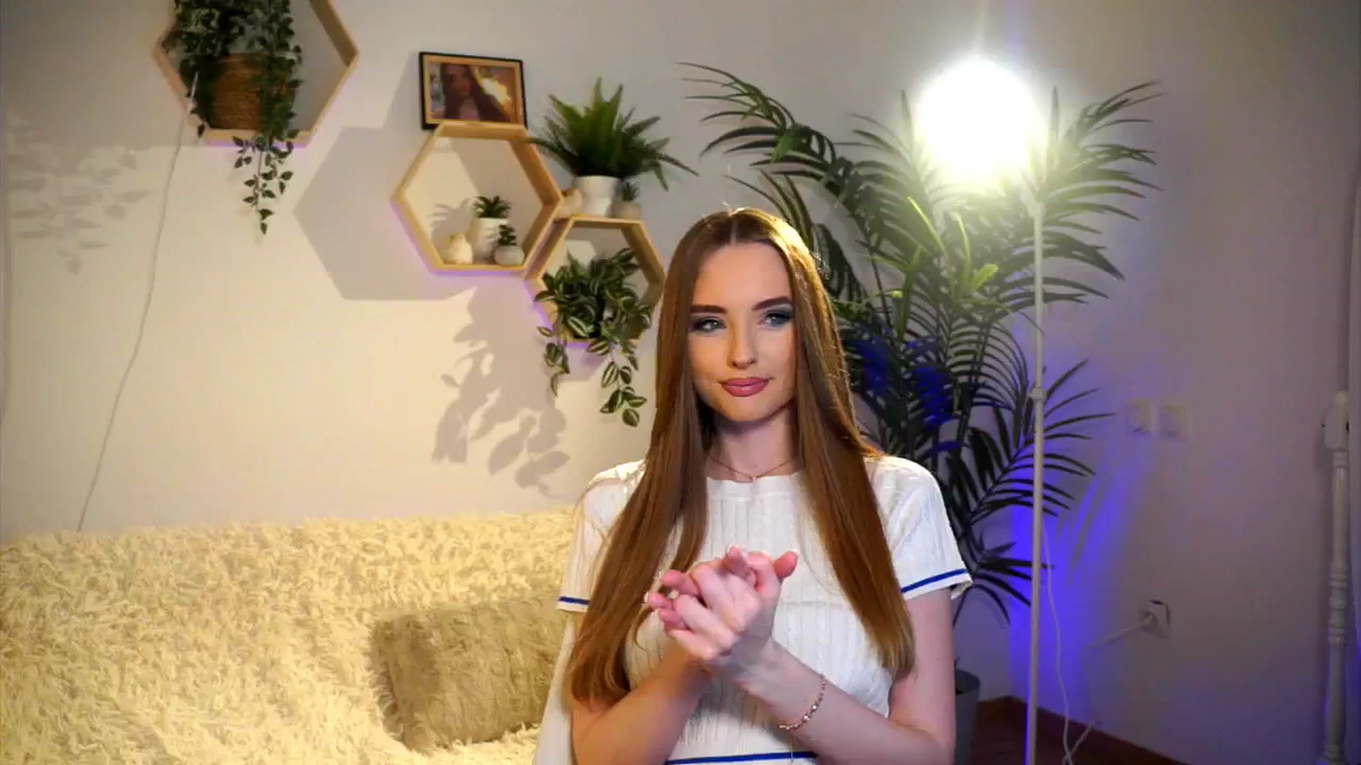 Gallery image thumbnail from petitegonwild's myfreecams stream on, 04/14/2025, 23:23 image 11 of 20
