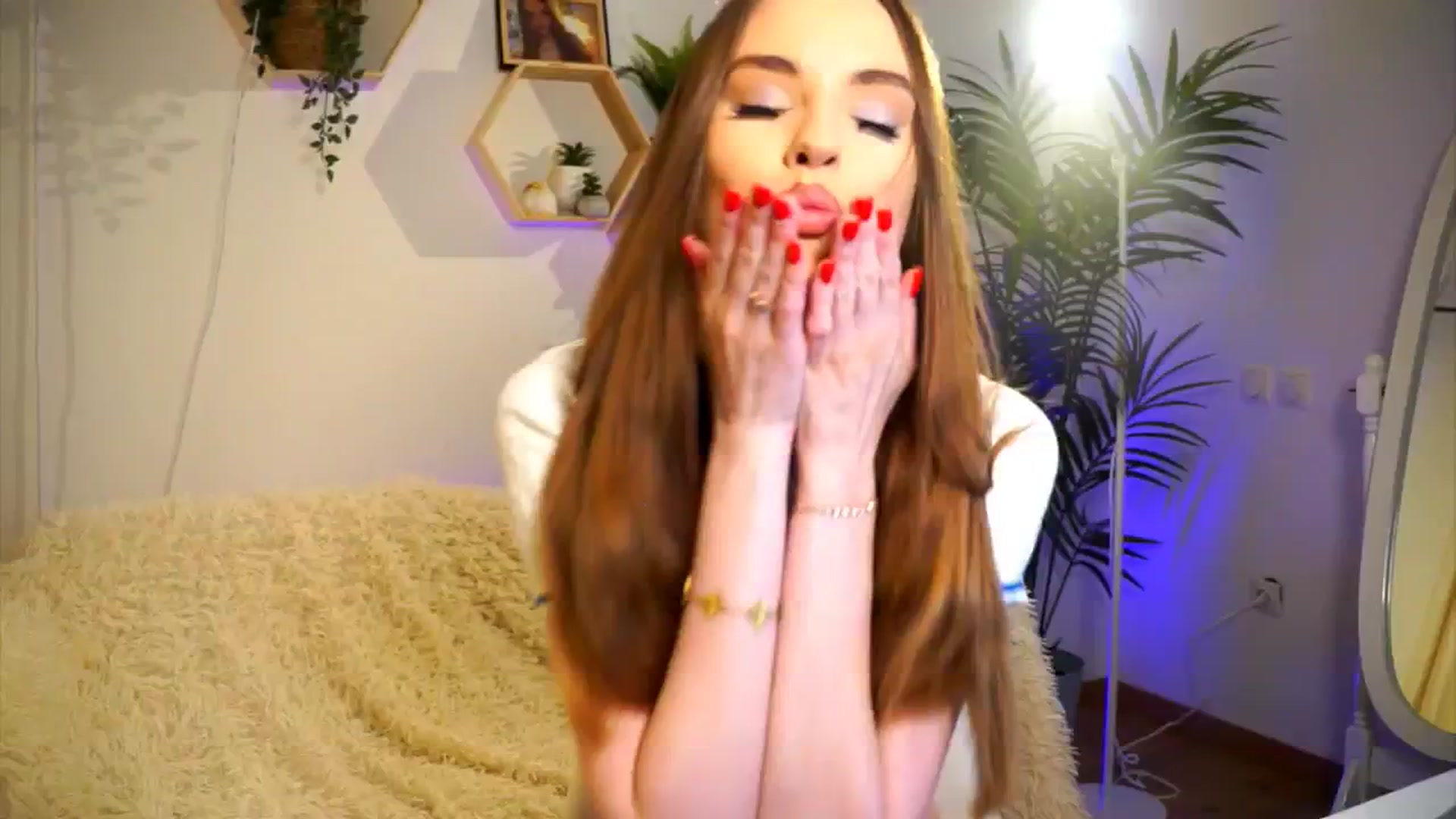 Gallery image thumbnail from petitegonwild's myfreecams stream on, 04/26/2025, 21:01 image 1 of 20