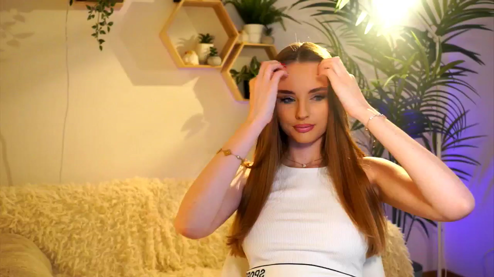 Gallery image thumbnail from petitegonwild's myfreecams stream on, 05/04/2025, 16:47 image 16 of 20