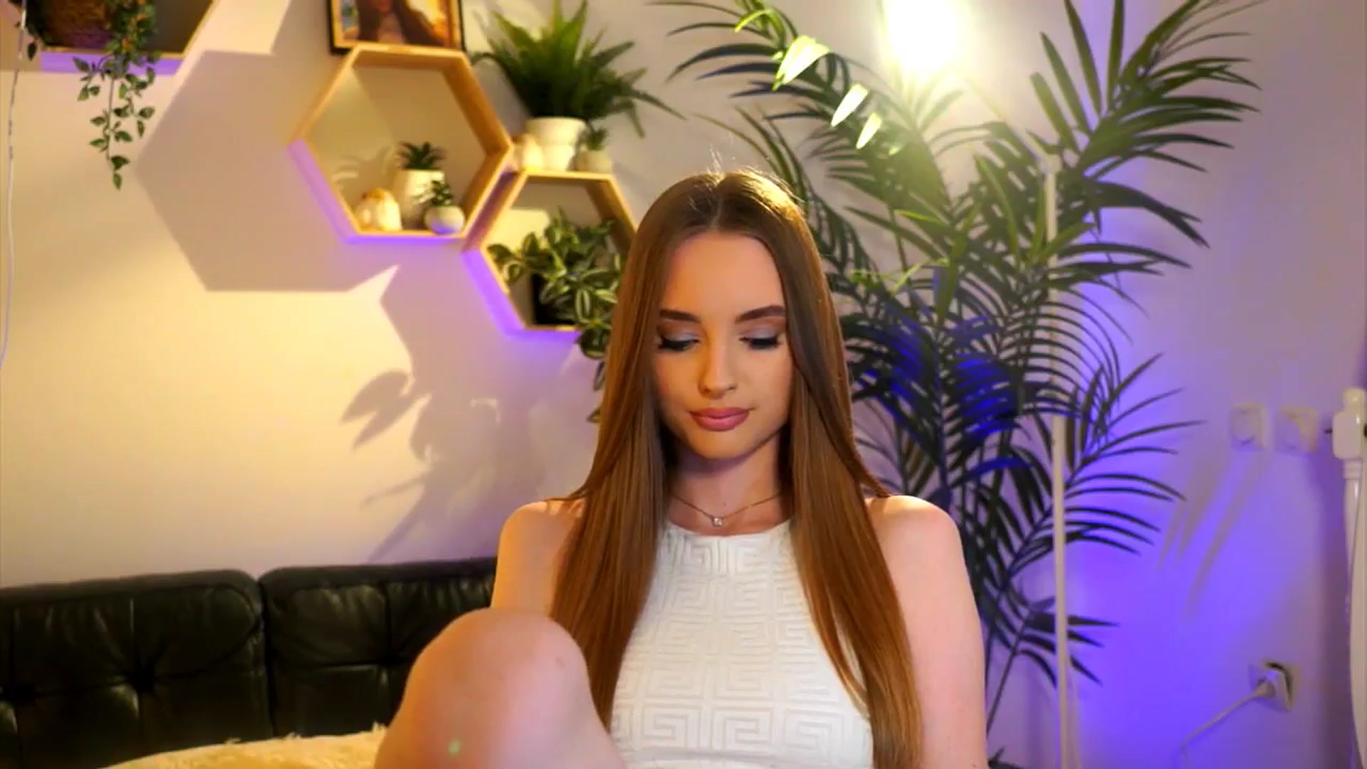 Gallery image thumbnail from petitegonwild's myfreecams stream on, 05/12/2025, 20:57 image 16 of 20
