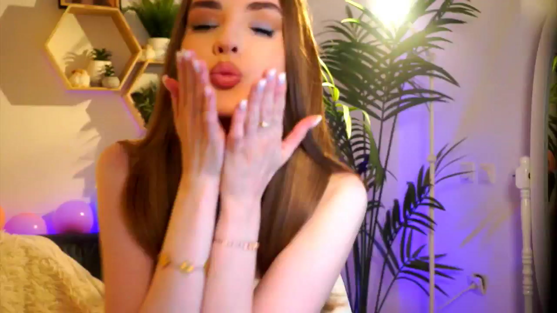 Gallery image thumbnail from petitegonwild's myfreecams stream on, 06/04/2025, 02:10 image 19 of 20