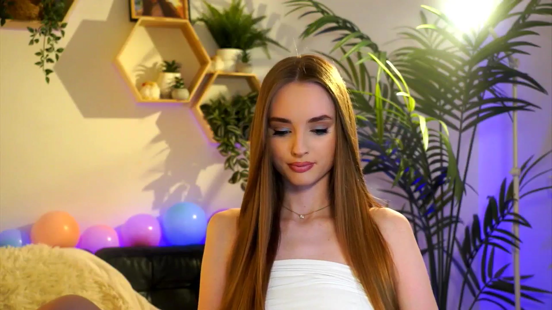 Gallery image thumbnail from petitegonwild's myfreecams stream on, 06/04/2025, 03:13 image 7 of 20