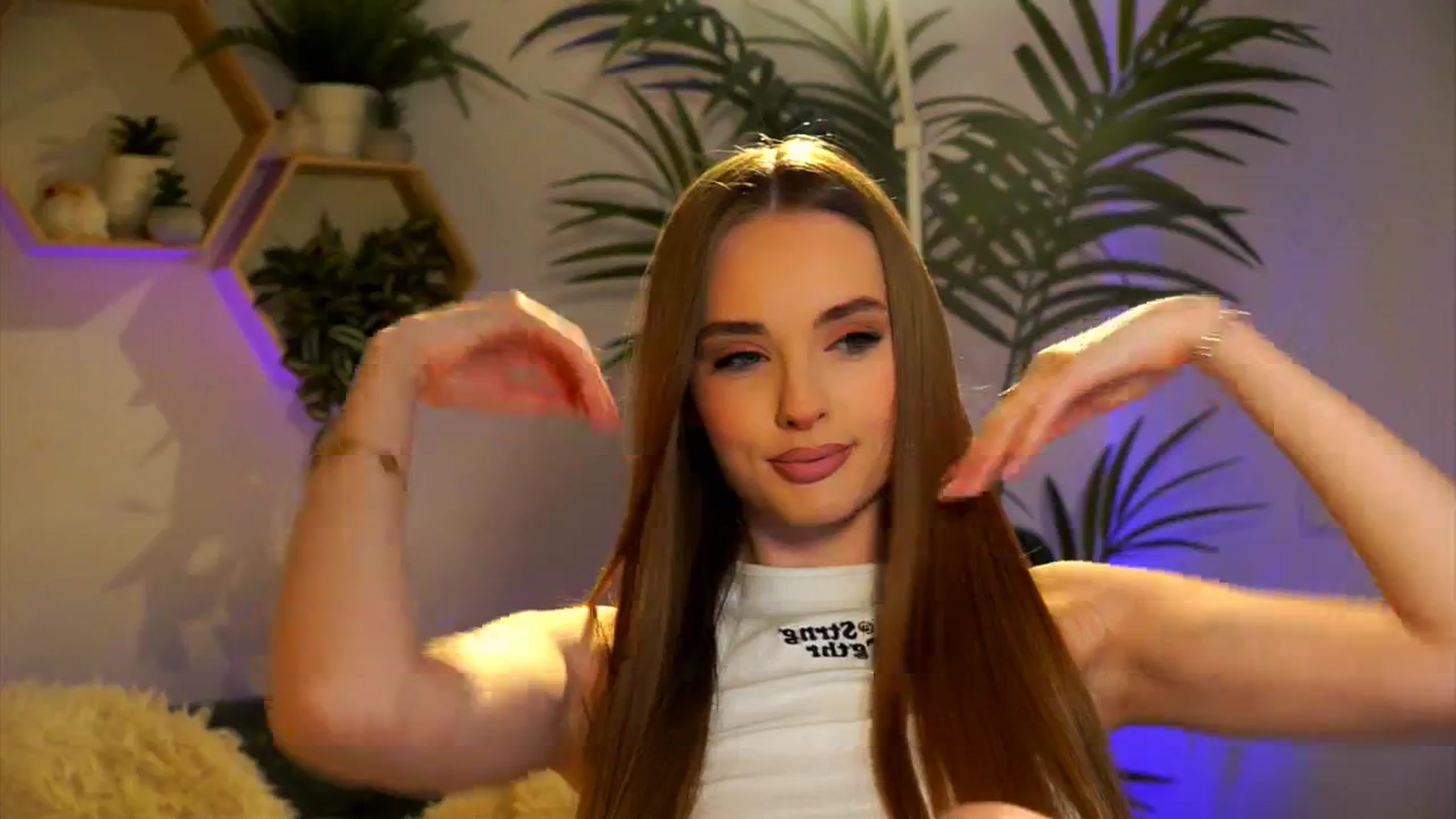 Gallery image thumbnail from petitegonwild's myfreecams stream on, 06/24/2025, 18:29 image 15 of 20