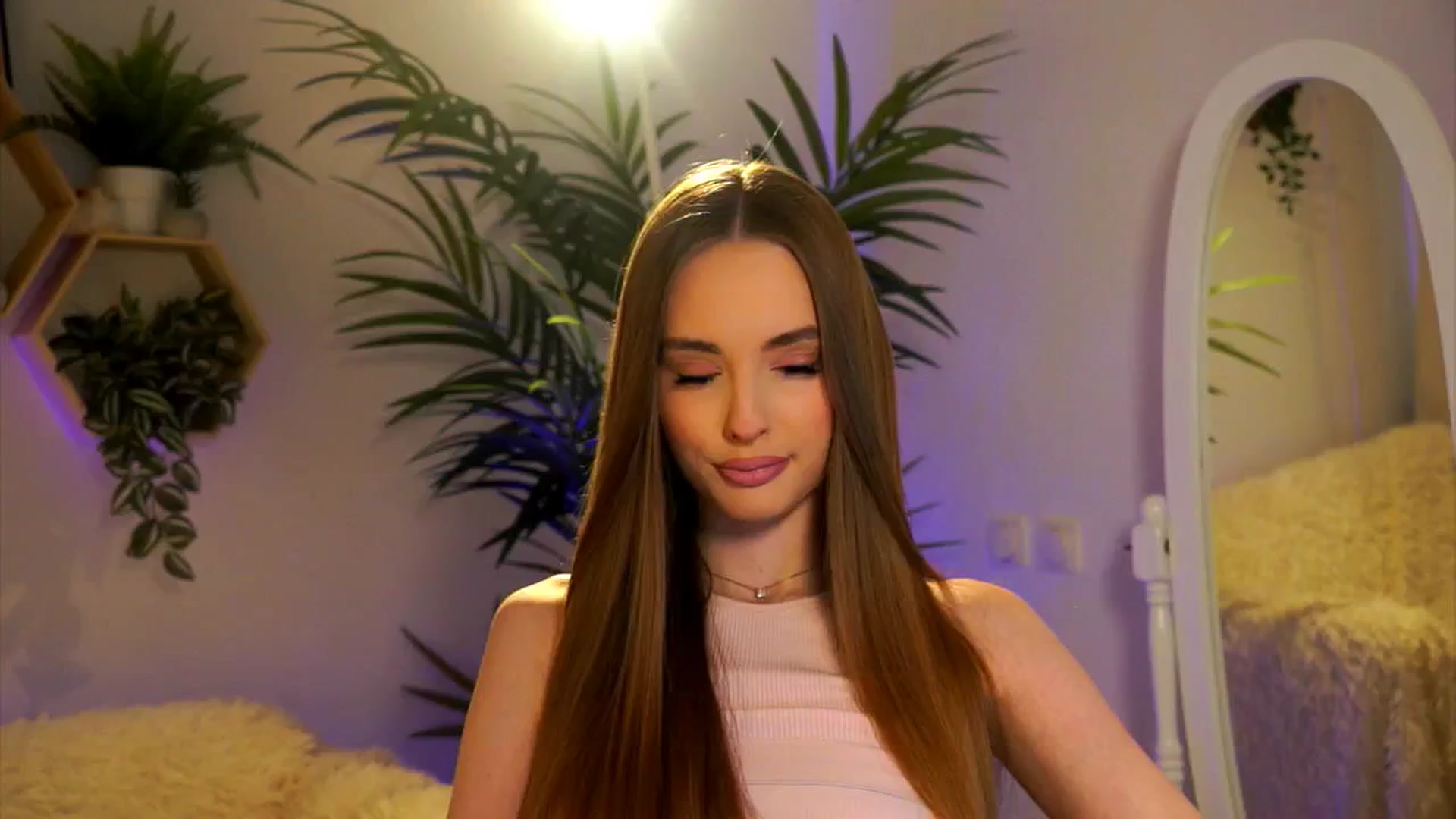 Gallery image thumbnail from petitegonwild's myfreecams stream on, 06/27/2025, 16:17 image 14 of 20