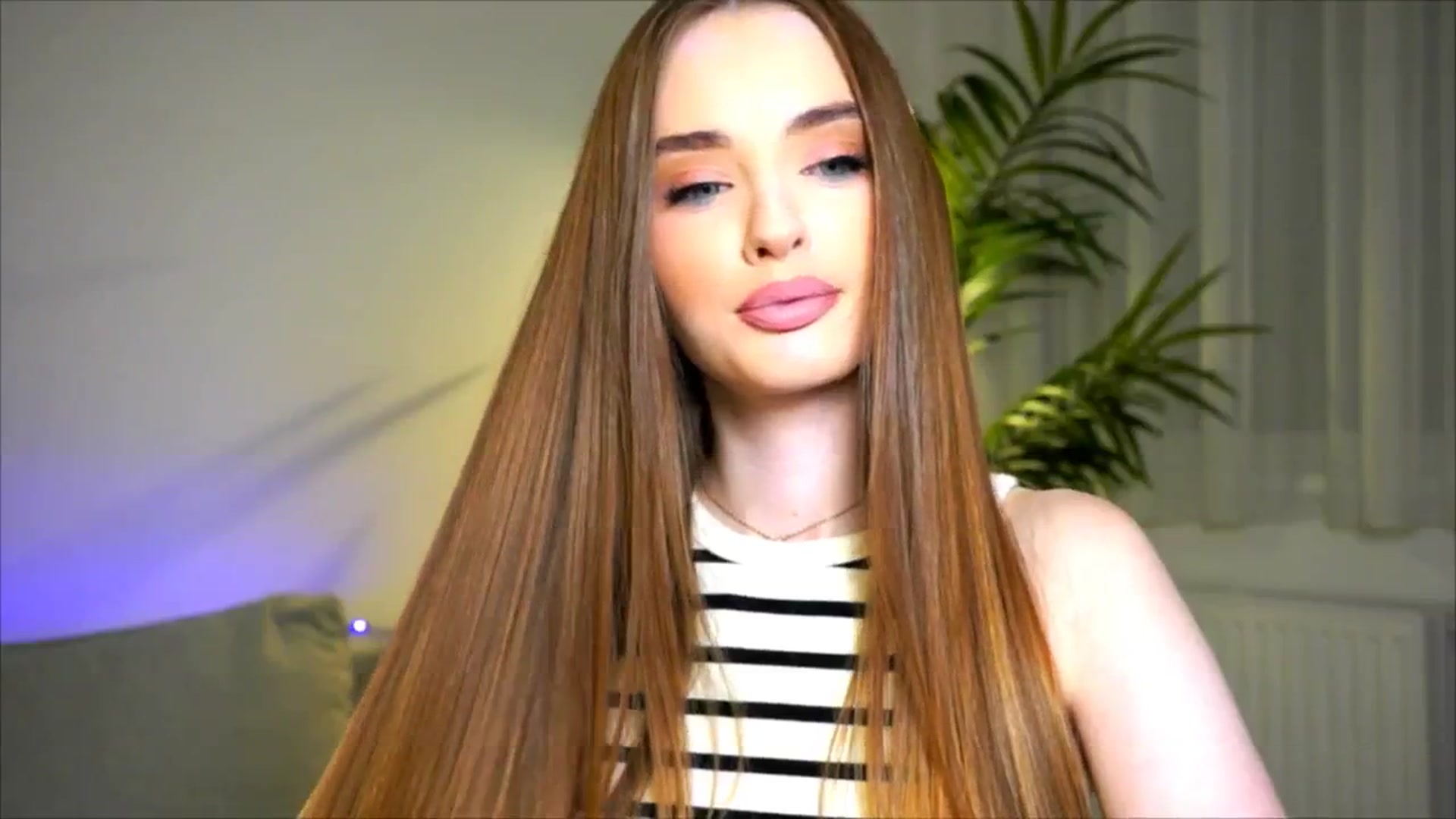 Gallery image thumbnail from petitegonwild's myfreecams stream on, 07/15/2025, 24:03 image 16 of 20