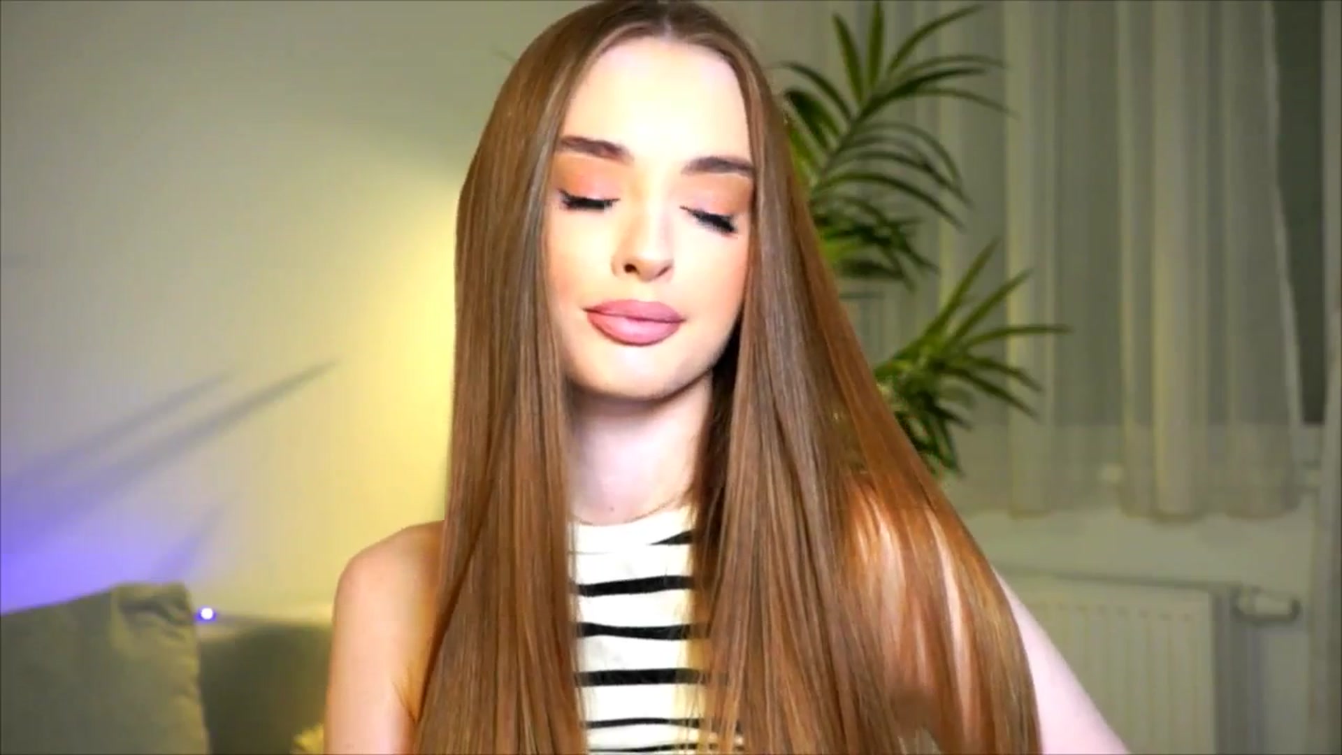 Gallery image thumbnail from petitegonwild's myfreecams stream on, 07/15/2025, 24:15 image 6 of 20