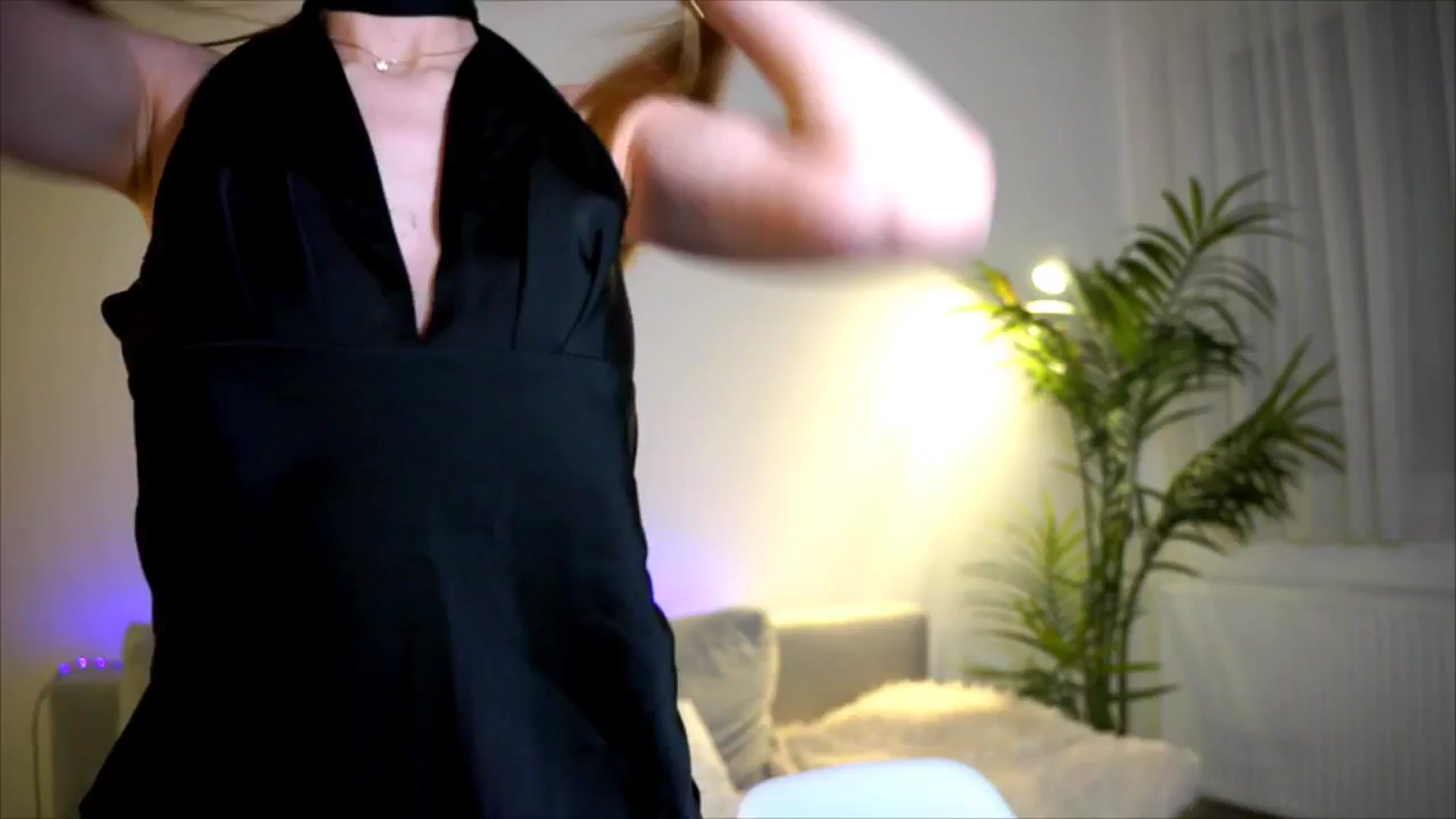 Gallery image thumbnail from petitegonwild's myfreecams stream on, 09/28/2025, 20:21 image 1 of 20