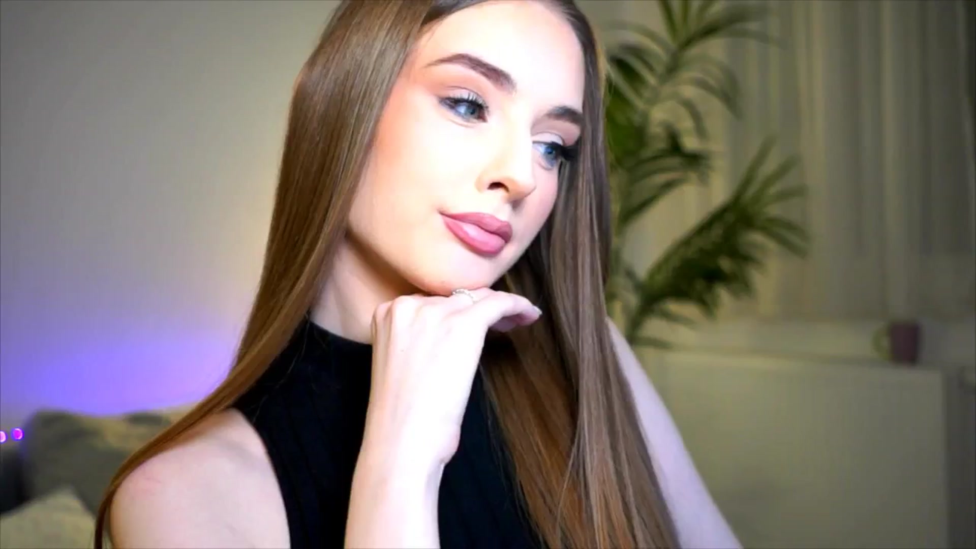 Gallery image thumbnail from petitegonwild's myfreecams stream on, 12/09/2025, 24:22 image 13 of 20