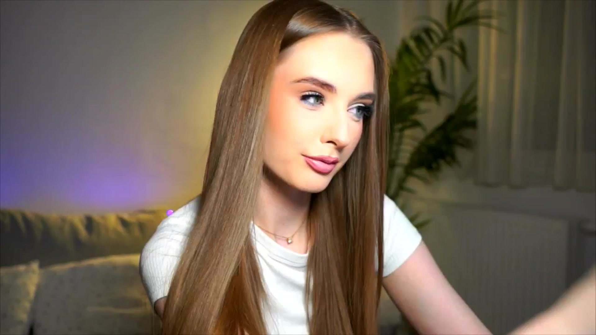 Gallery image thumbnail from petitegonwild's myfreecams stream on, 04/10/2026, 18:41 image 3 of 20