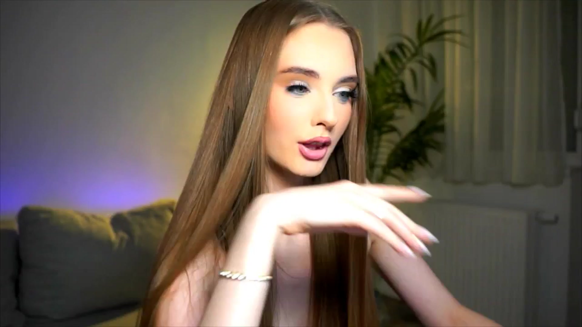 Gallery image thumbnail from petitegonwild's myfreecams stream on, 04/13/2026, 19:09 image 2 of 20