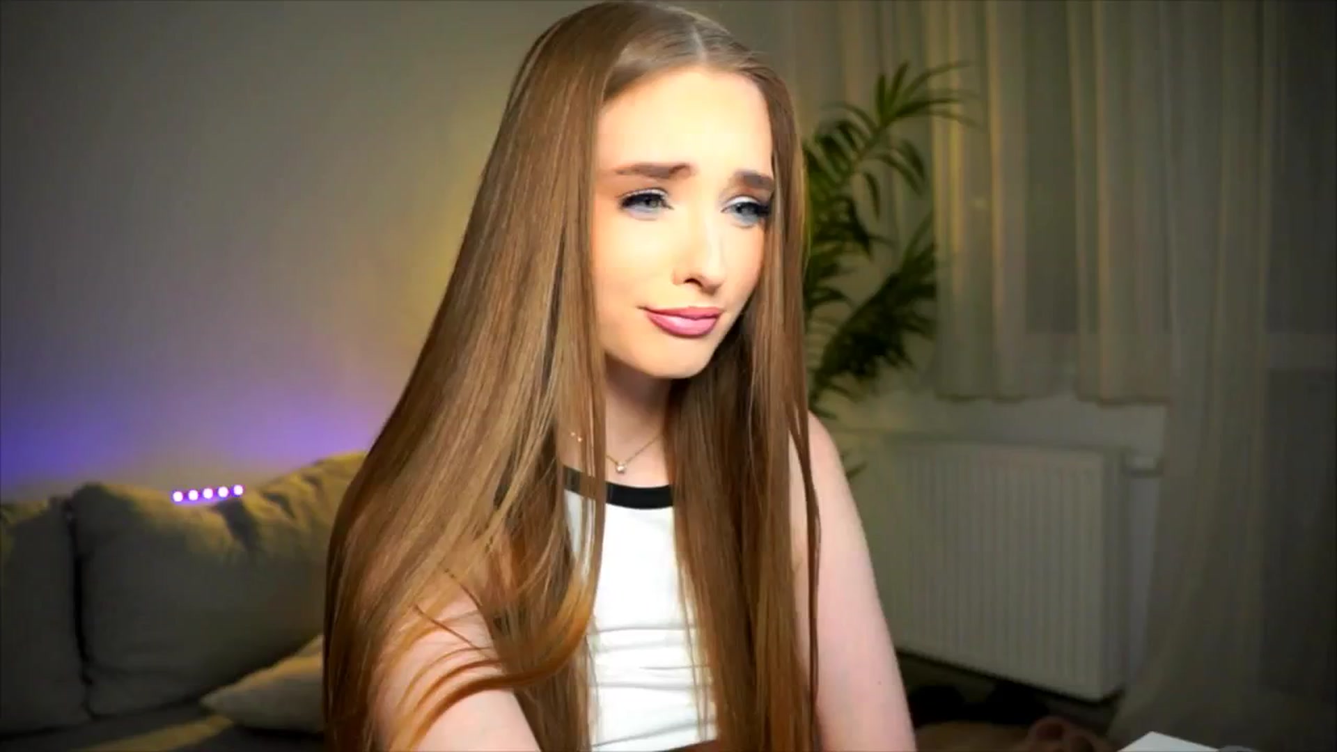 Gallery image thumbnail from petitegonwild's myfreecams stream on, 04/16/2026, 19:19 image 11 of 20